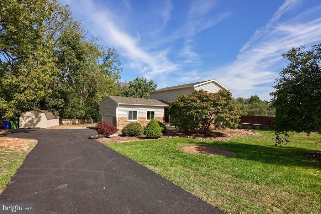 Photo of 2751 Lewisberry Road, YORK, PA 17404 (MLS # PAYK2091188)