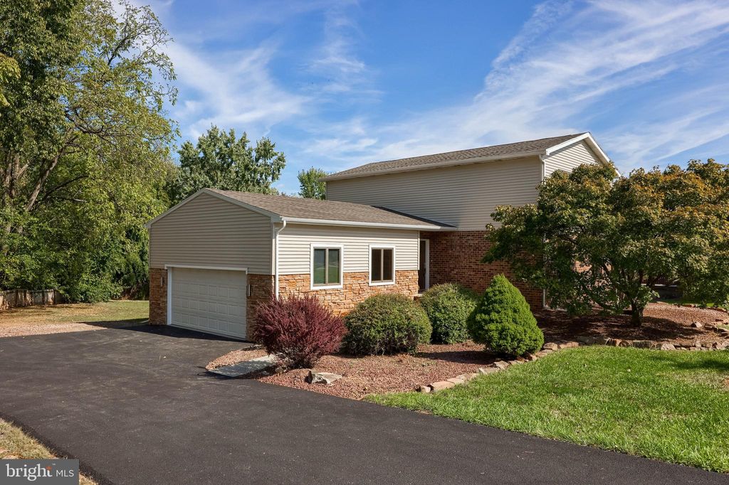 Photo of 2751 Lewisberry Road, YORK, PA 17404 (MLS # PAYK2091188)