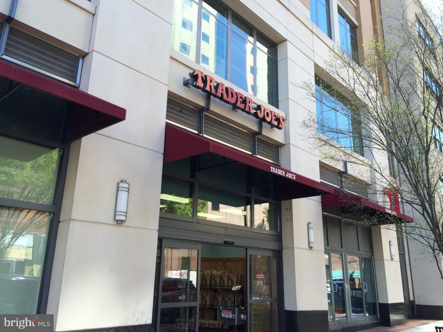 CLARENDON 1021 - Residential Lease