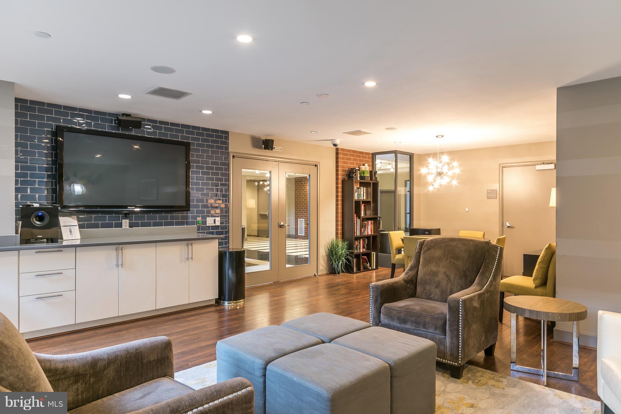 CLARENDON 1021 - Residential Lease