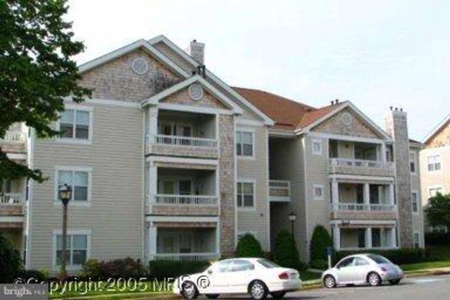 Spacious Ground-level 2 BR, 2 BA unit overlooking common area* Patio* 2 Master Suites w/WI Closets and full baths* Washer/Dryer in unit* Family Room w/Fireplace* Gas Cooking in Open Kitchen* Enjoy the pool and other amenities* Great location!! Conveniently located near shopping, bus and more