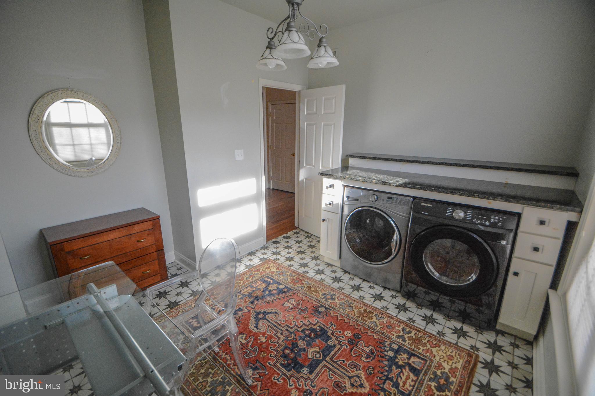 PRESIDENTIAL ESTS - Residential