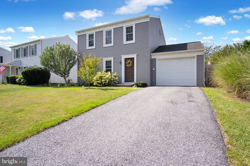 Photo of 420 STURBRIDGE DR, LITITZ, PA 17543 (MLS # PALA2040116)