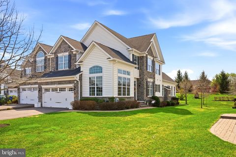 61 HILLYER LANE NEWTOWN PA 18940