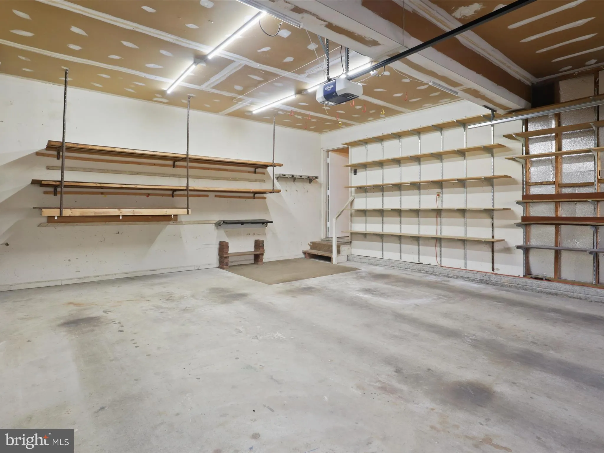 Manassas, Virginia 20112, United States, 4 Bedrooms Bedrooms, ,3 BathroomsBathrooms,Residential,Pending,83044