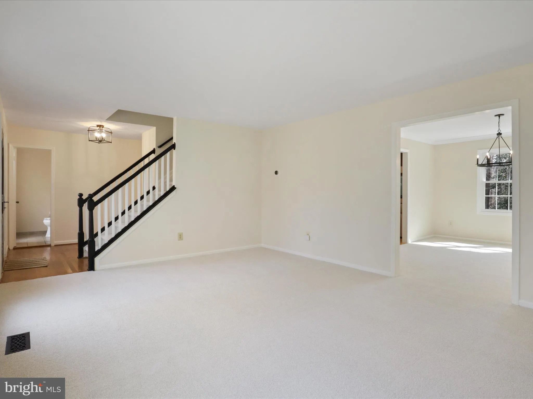 Manassas, Virginia 20112, United States, 4 Bedrooms Bedrooms, ,3 BathroomsBathrooms,Residential,Pending,83044