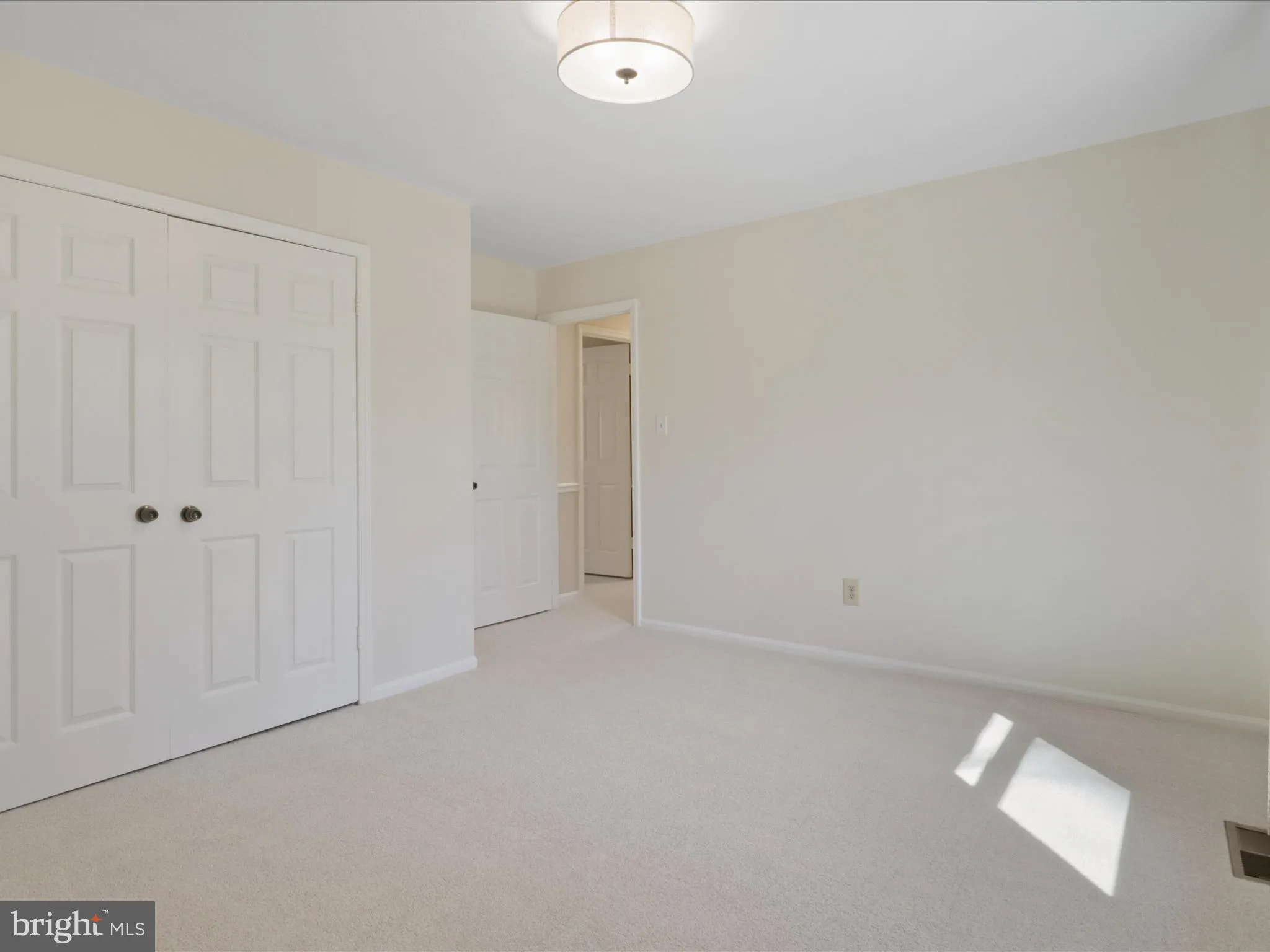 Manassas, Virginia 20112, United States, 4 Bedrooms Bedrooms, ,3 BathroomsBathrooms,Residential,Pending,83044