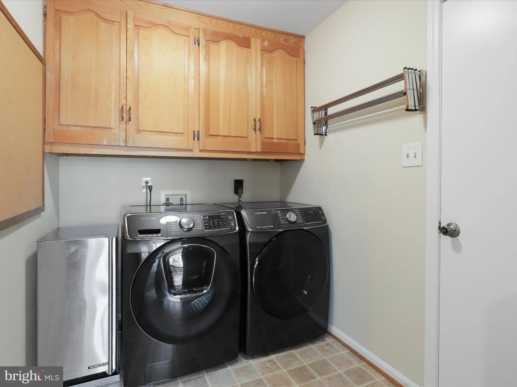 Manassas, Virginia 20112, United States, 4 Bedrooms Bedrooms, ,3 BathroomsBathrooms,Residential,Pending,83044