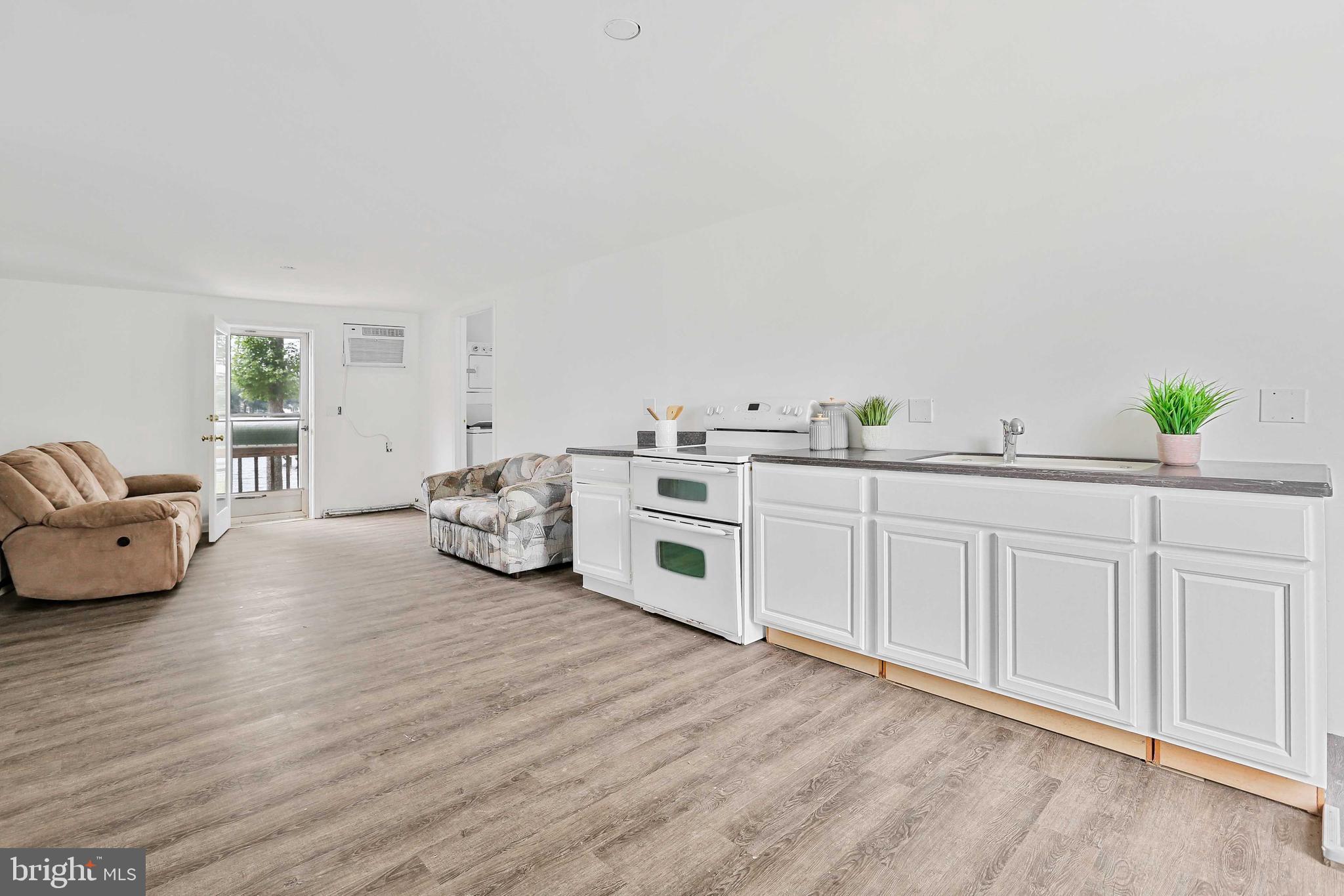 UPPER MAGOTHY BEACH - Residential