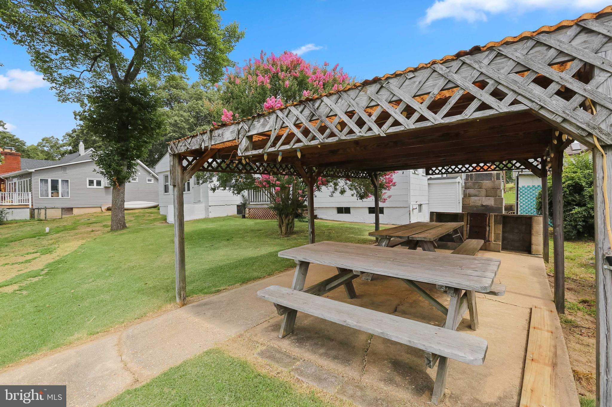 UPPER MAGOTHY BEACH - Residential