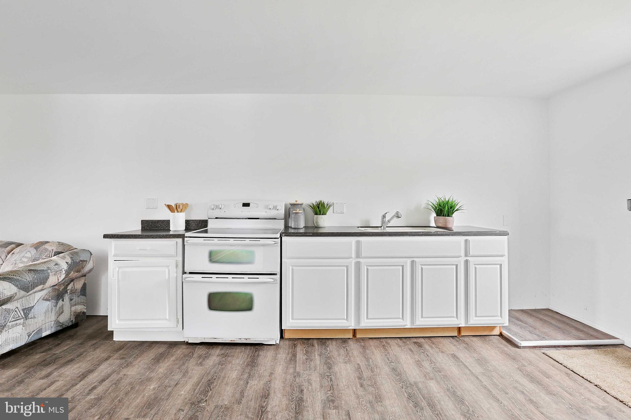 UPPER MAGOTHY BEACH - Residential