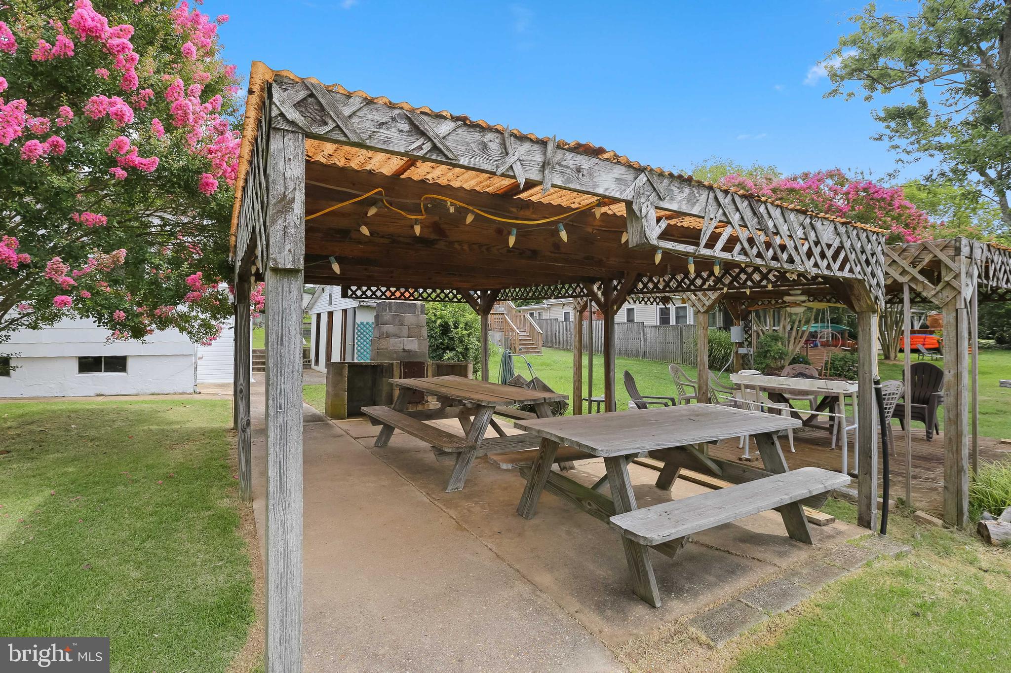 UPPER MAGOTHY BEACH - Residential