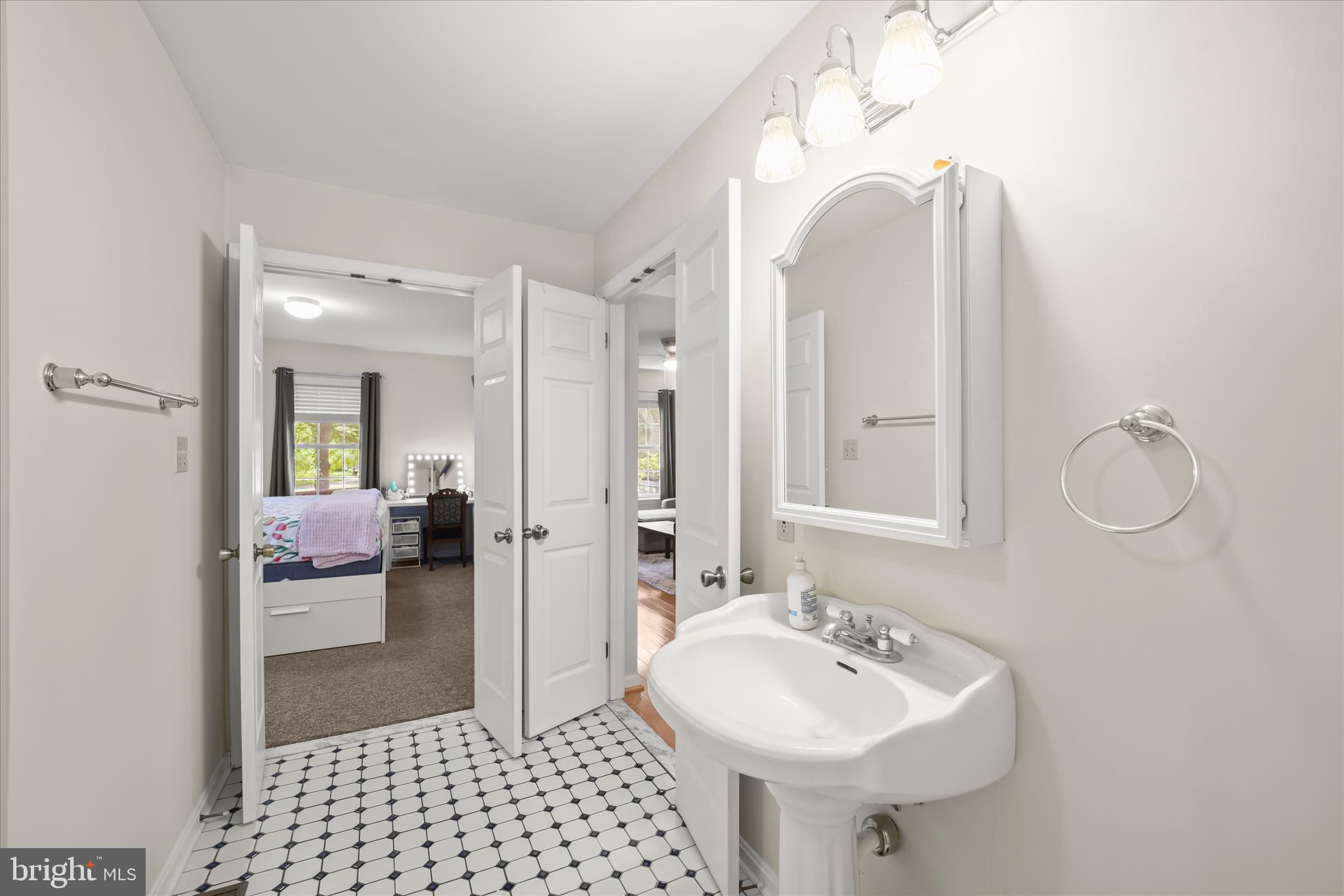 HOLLAND CLIFF SHORES - Residential