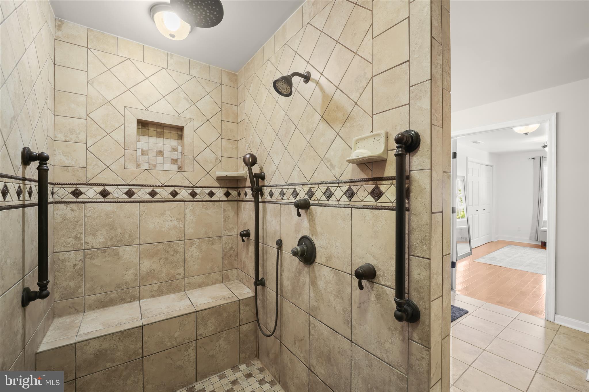 HOLLAND CLIFF SHORES - Residential