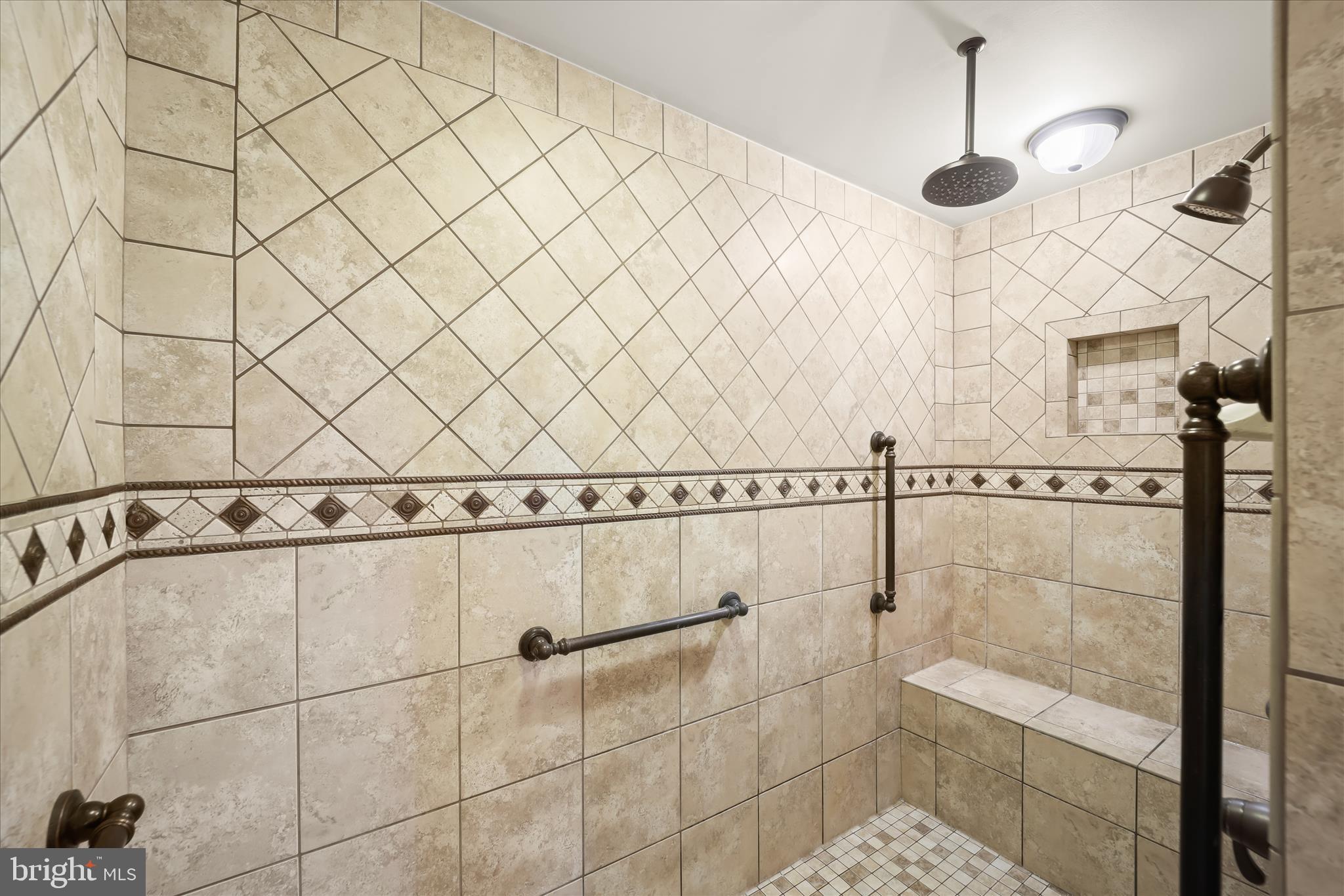 HOLLAND CLIFF SHORES - Residential