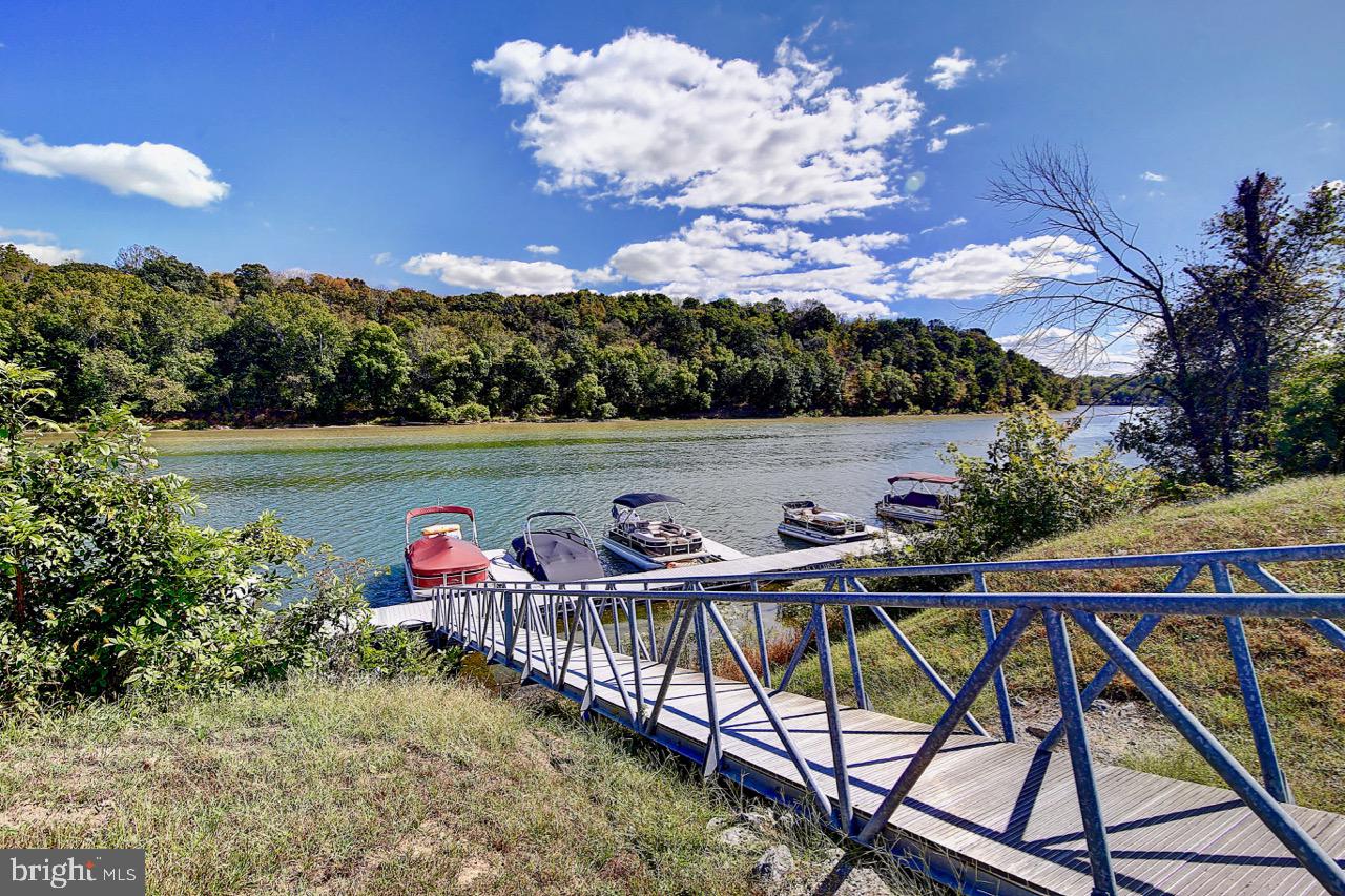 CROSSINGS ON THE POTOMAC - Residential