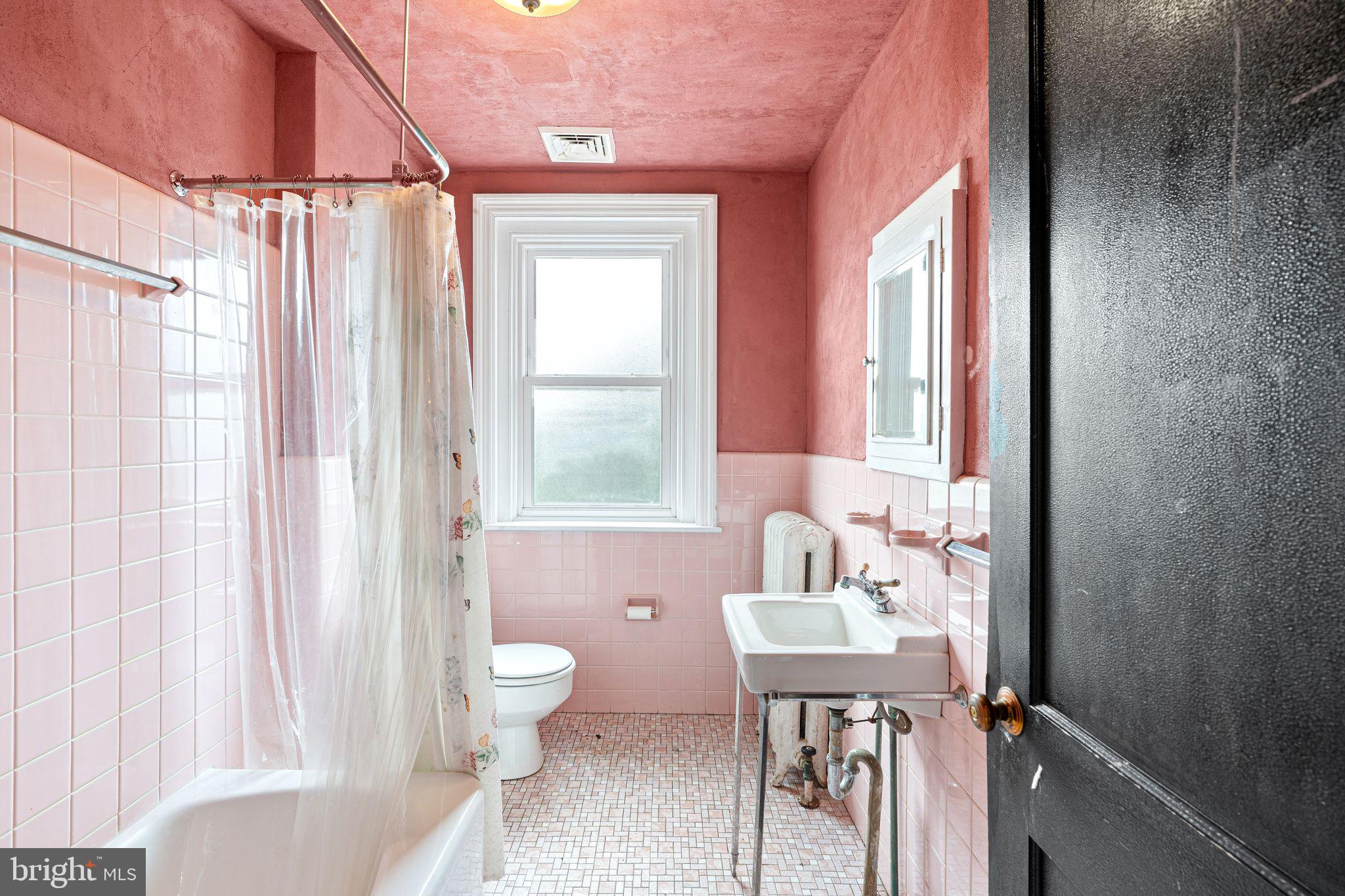 ROXBOROUGH - Residential