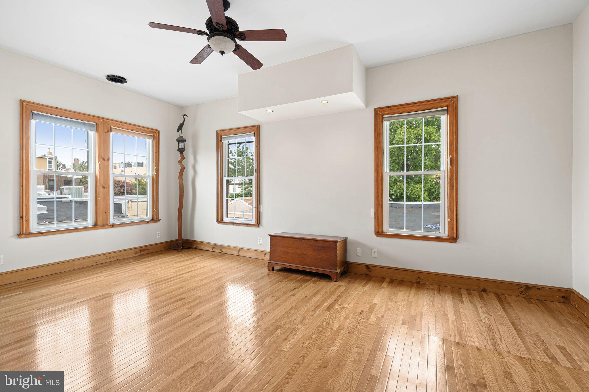 ROXBOROUGH - Residential