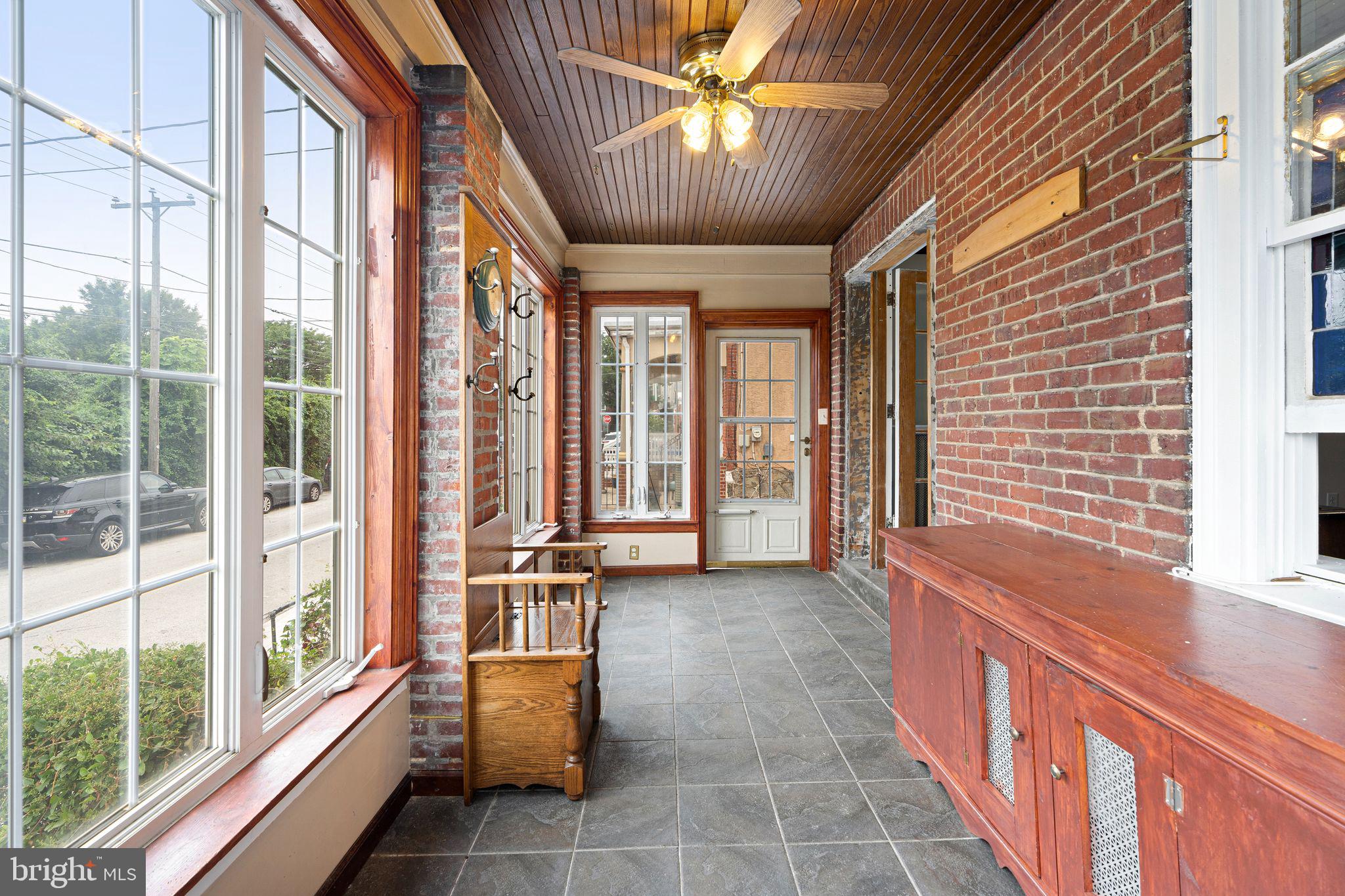 ROXBOROUGH - Residential