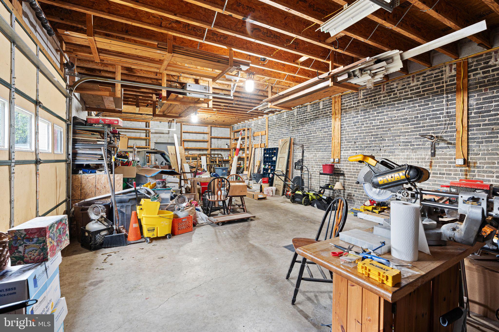 ROXBOROUGH - Residential