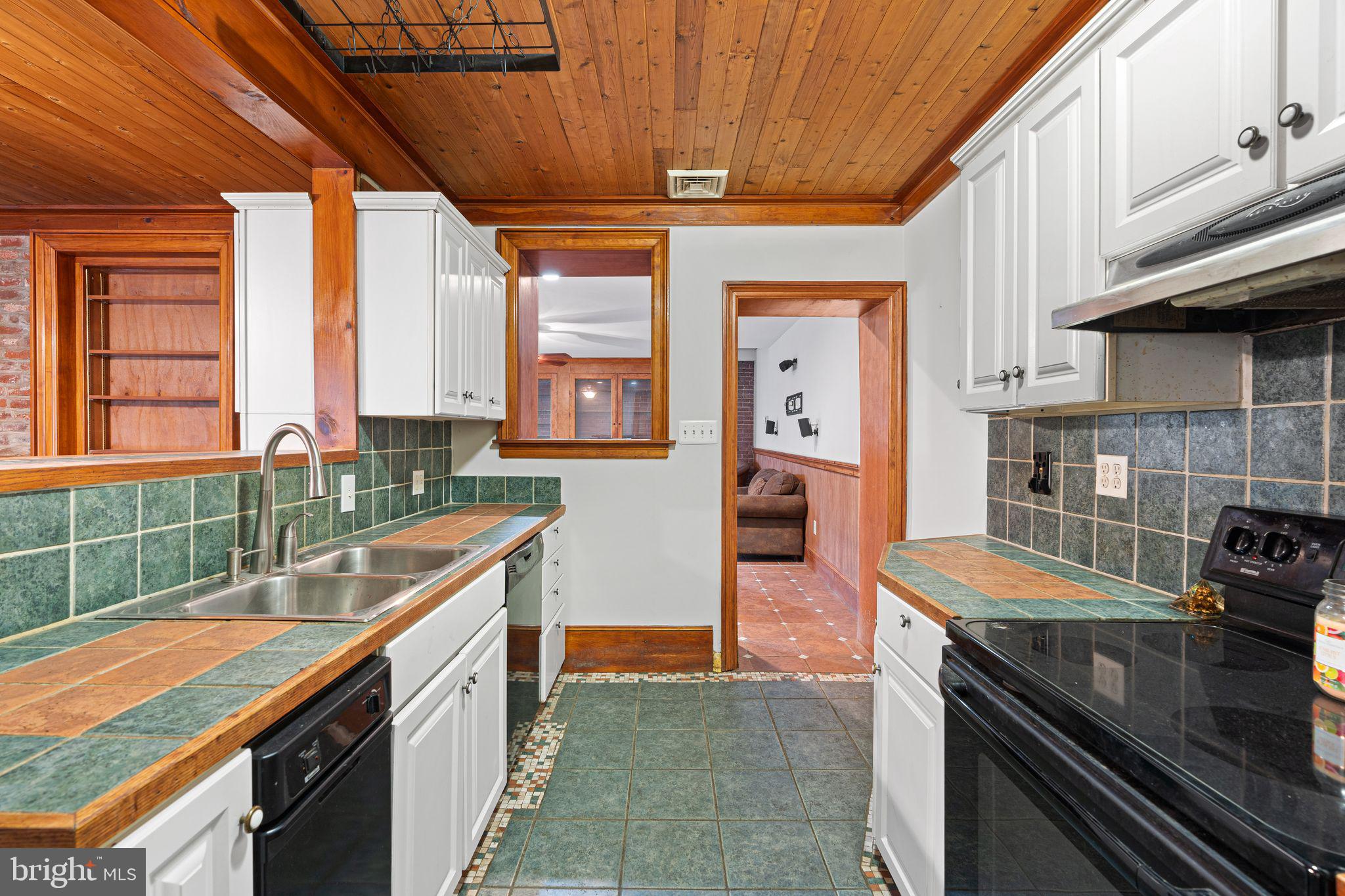 ROXBOROUGH - Residential