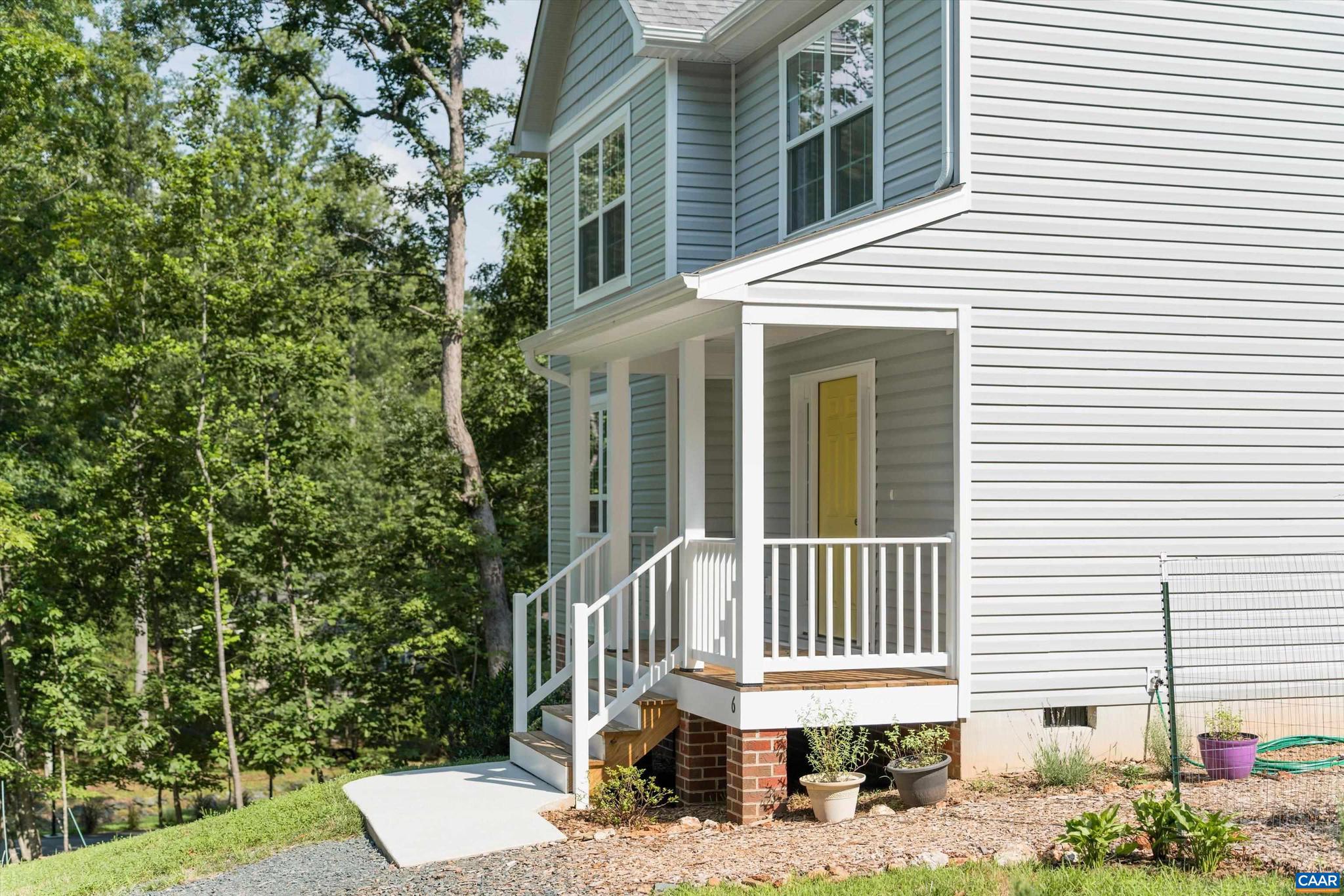 LAKE MONTICELLO - Residential