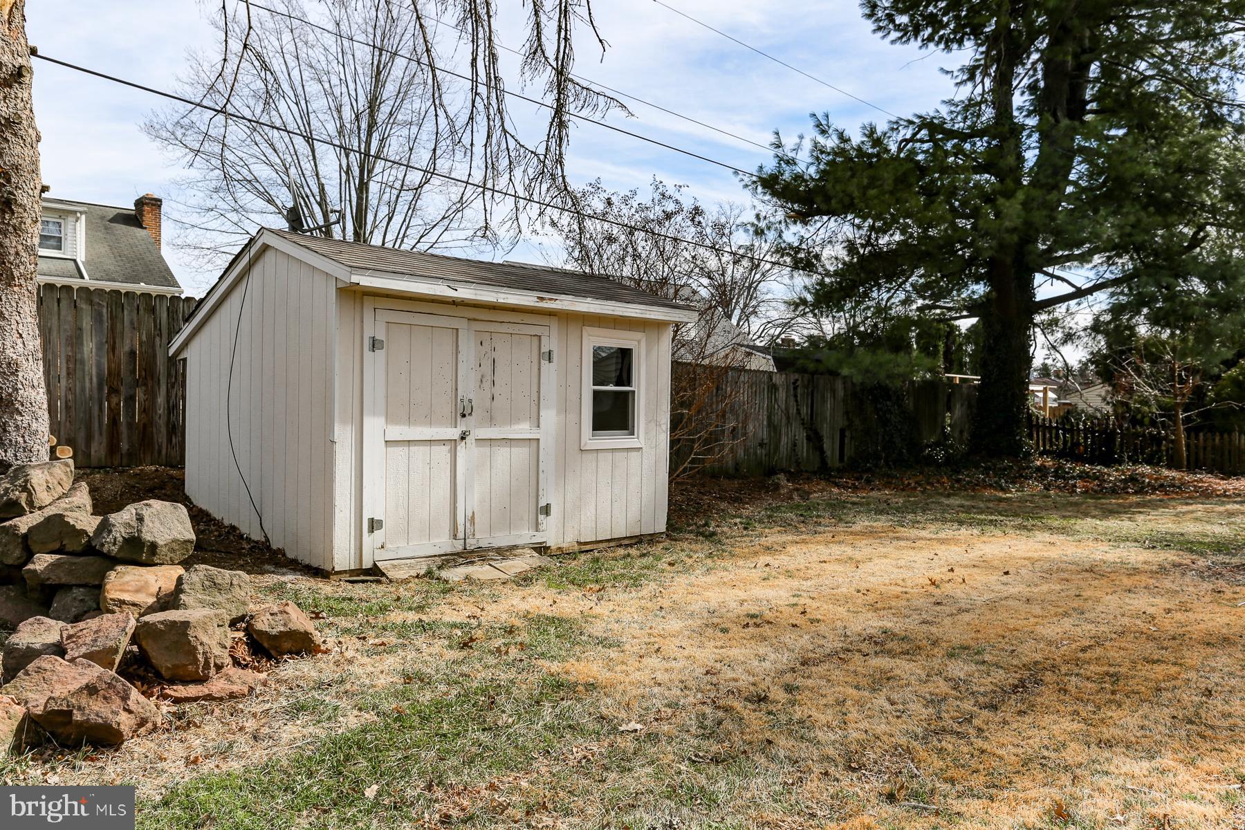 WILSHIRE HILLS - Residential