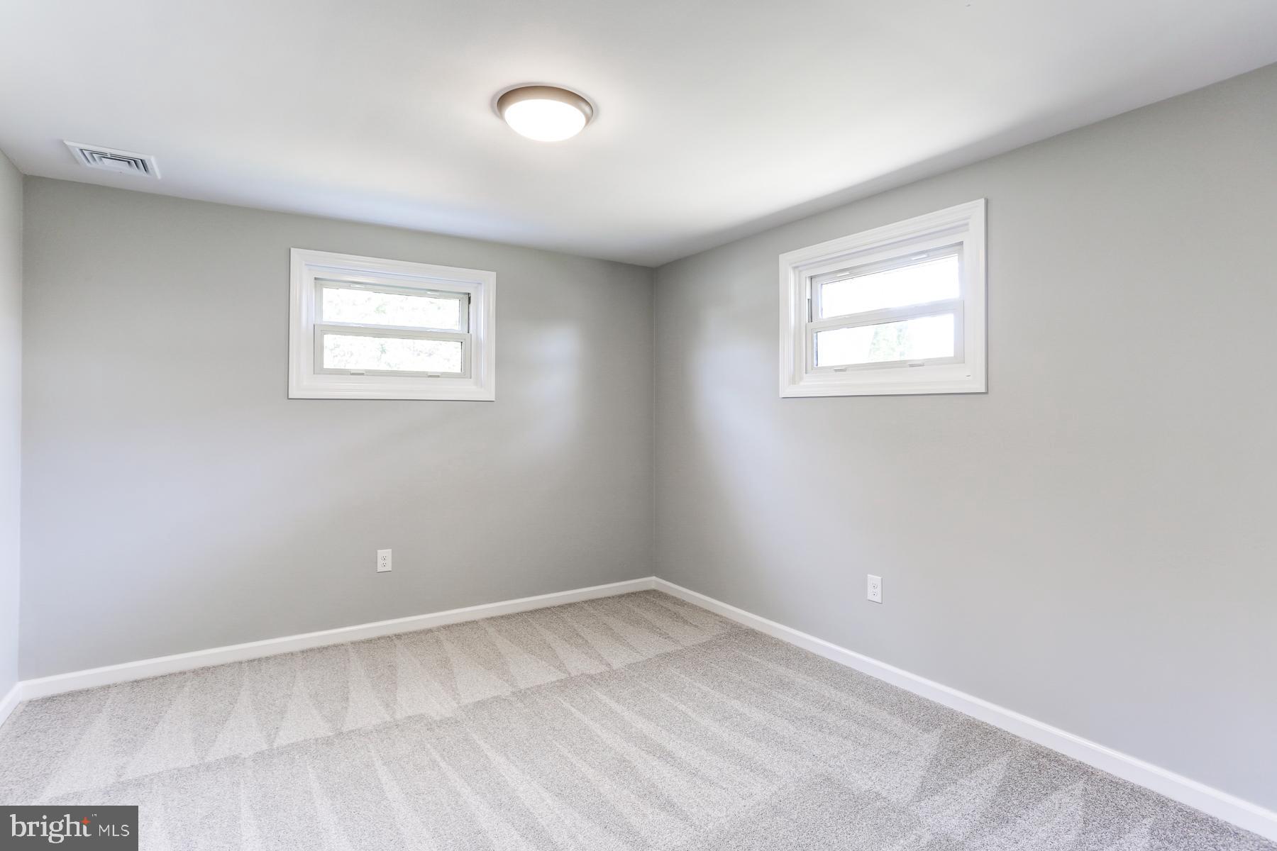 WILSHIRE HILLS - Residential