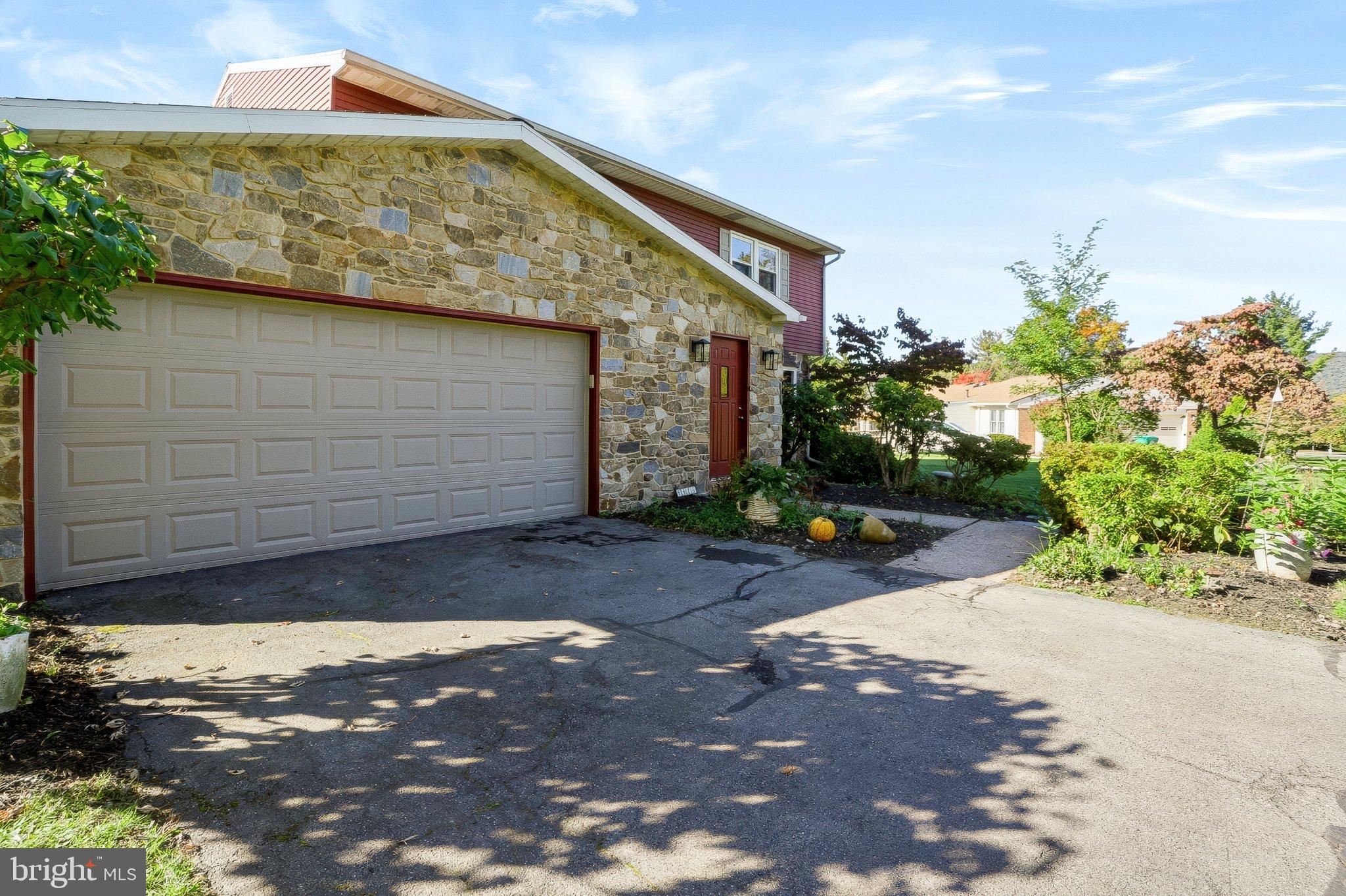4426 AVON DRIVE