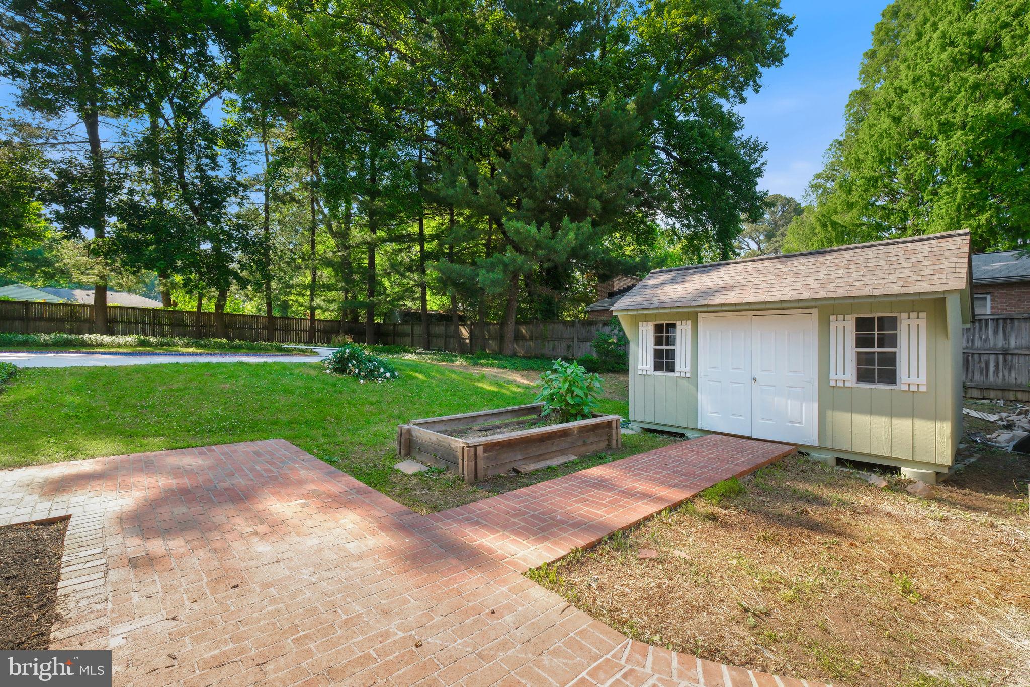 MEADOWOOD - Residential