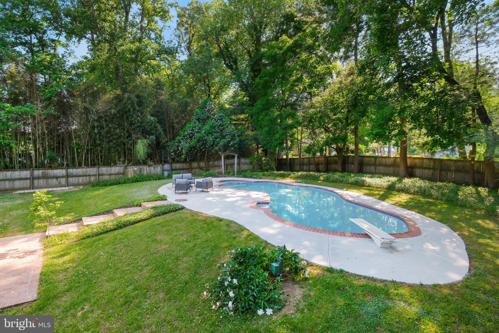 MEADOWOOD - Residential