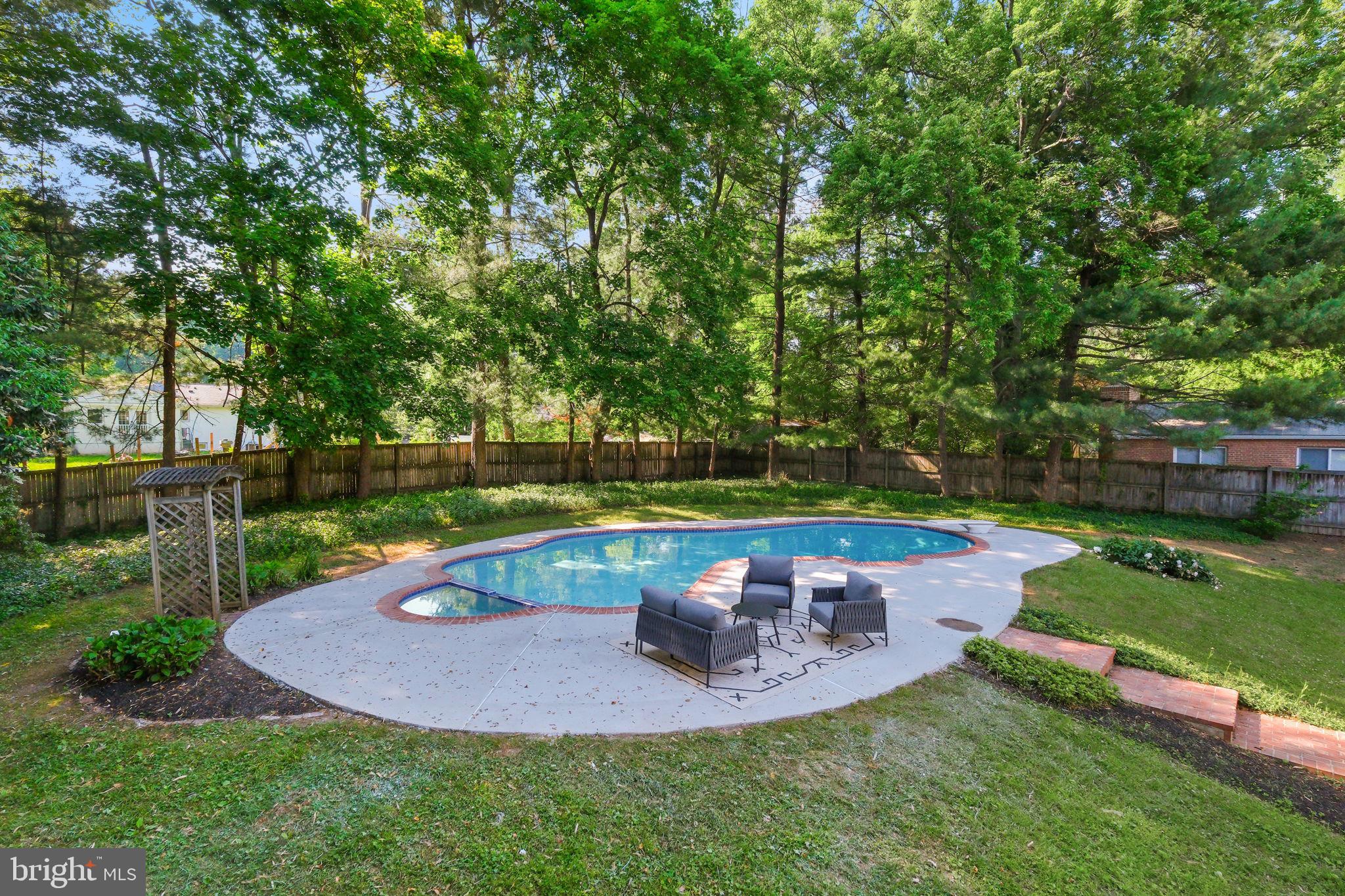MEADOWOOD - Residential
