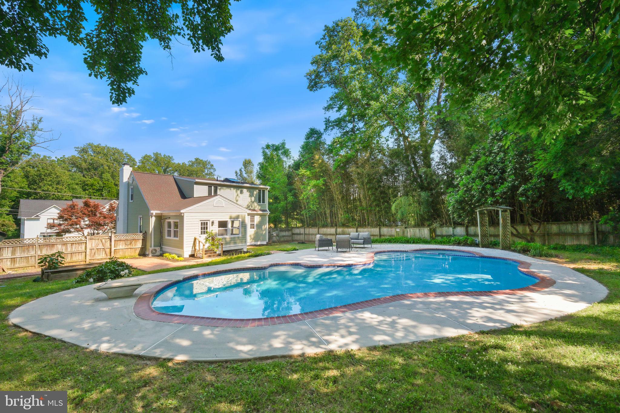 MEADOWOOD - Residential