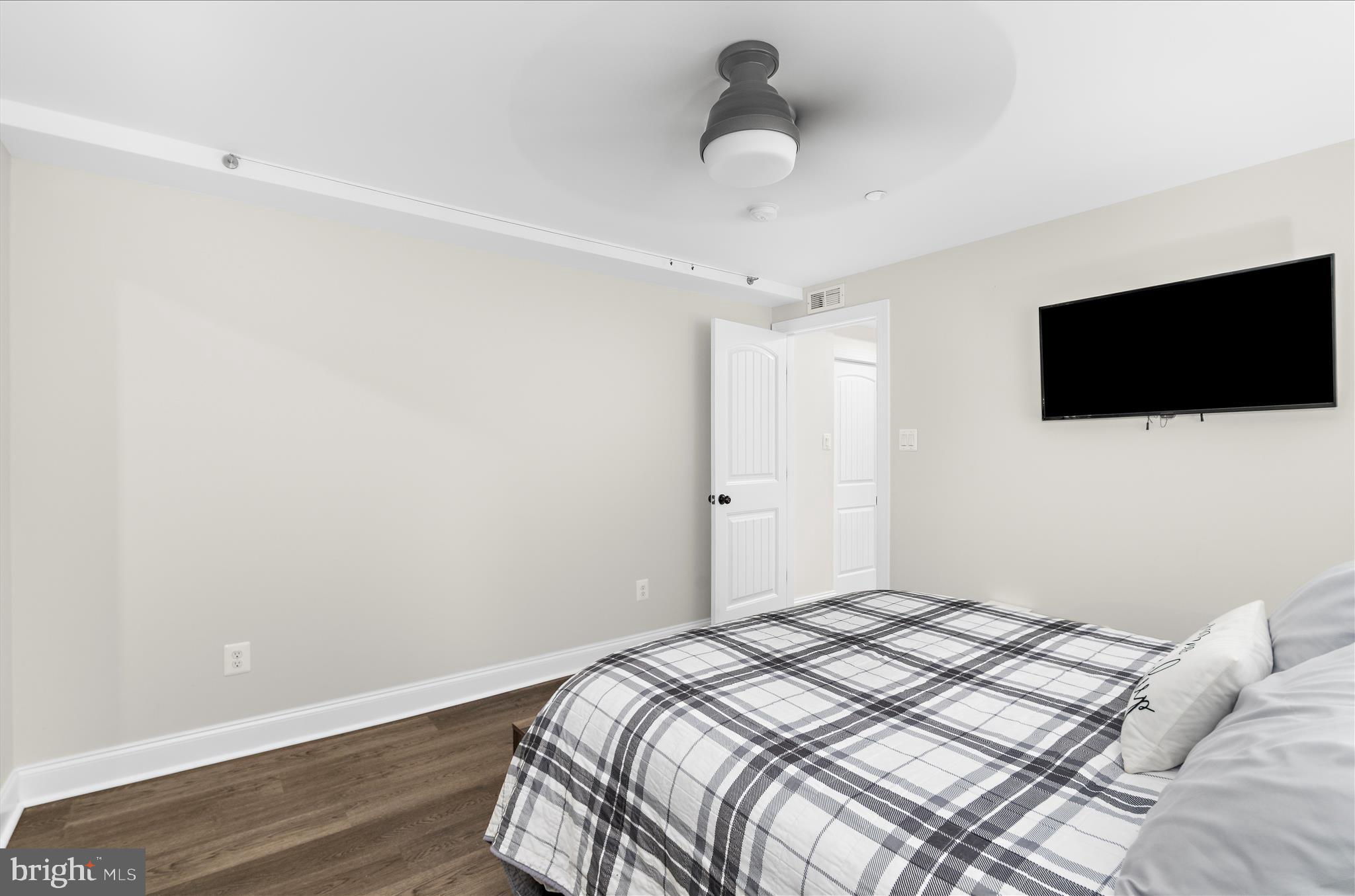 OAKLAND HALL - Residential