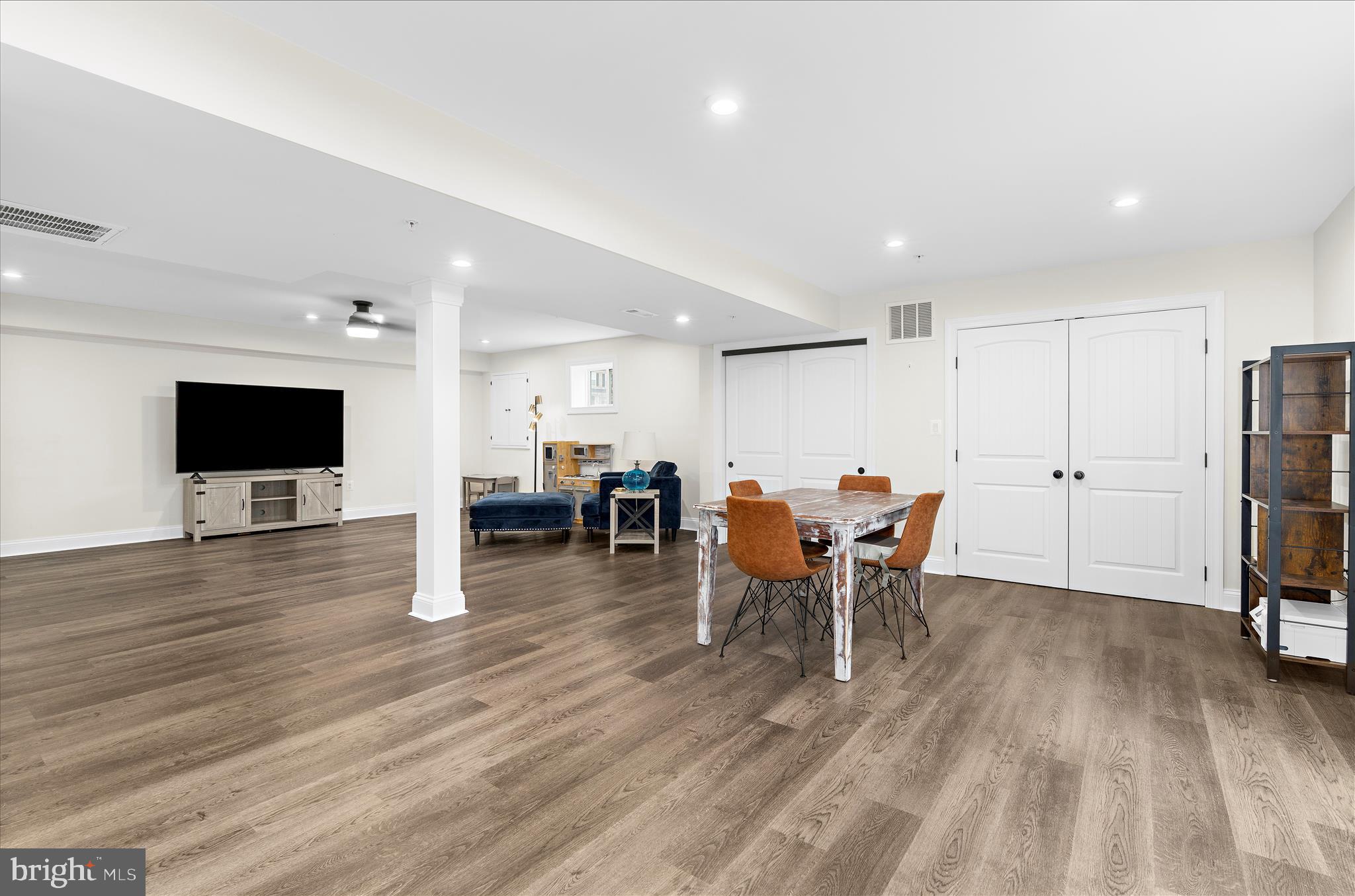 OAKLAND HALL - Residential