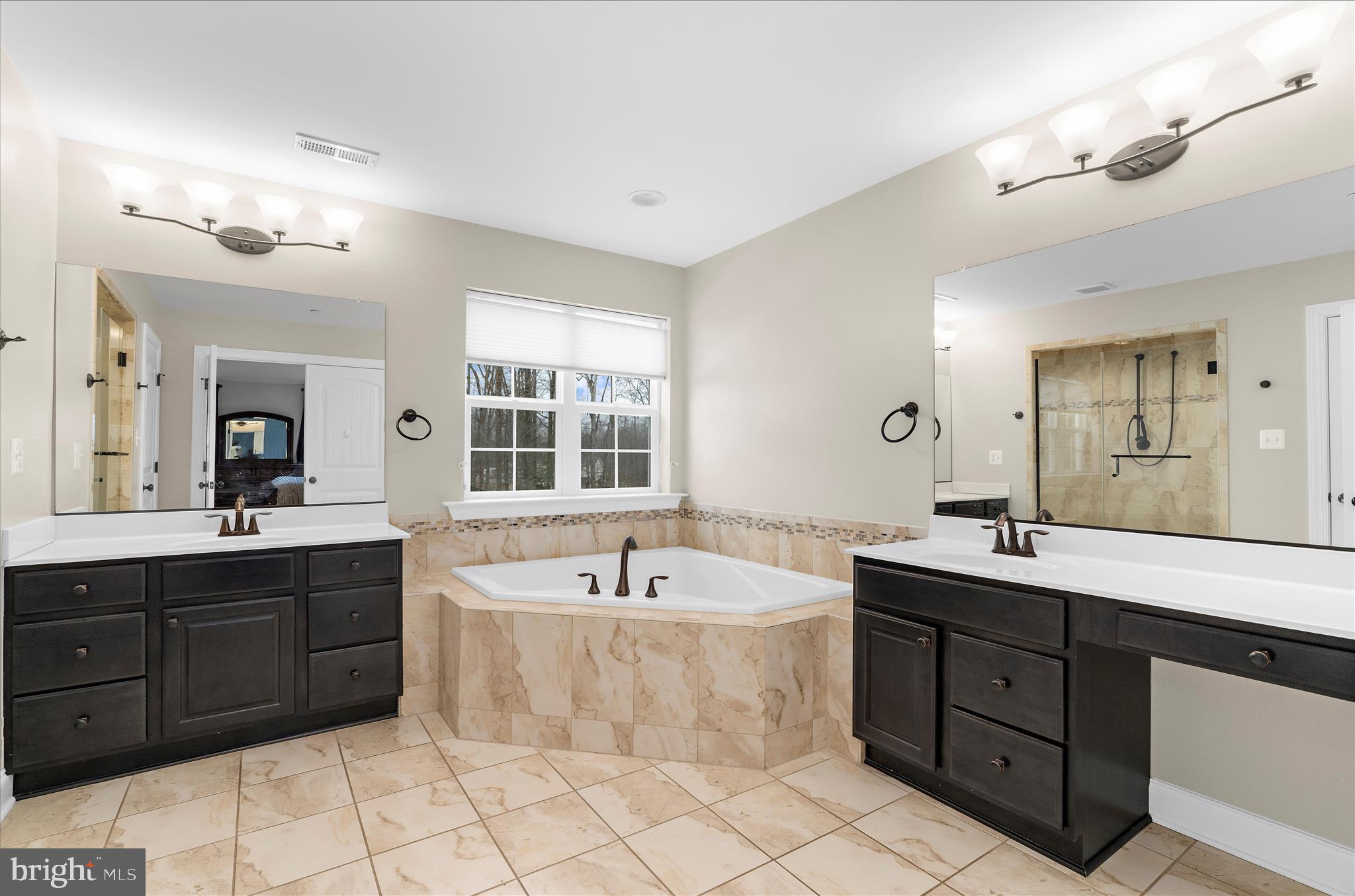 OAKLAND HALL - Residential