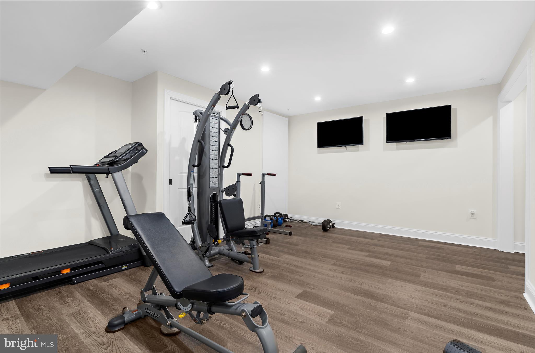 OAKLAND HALL - Residential