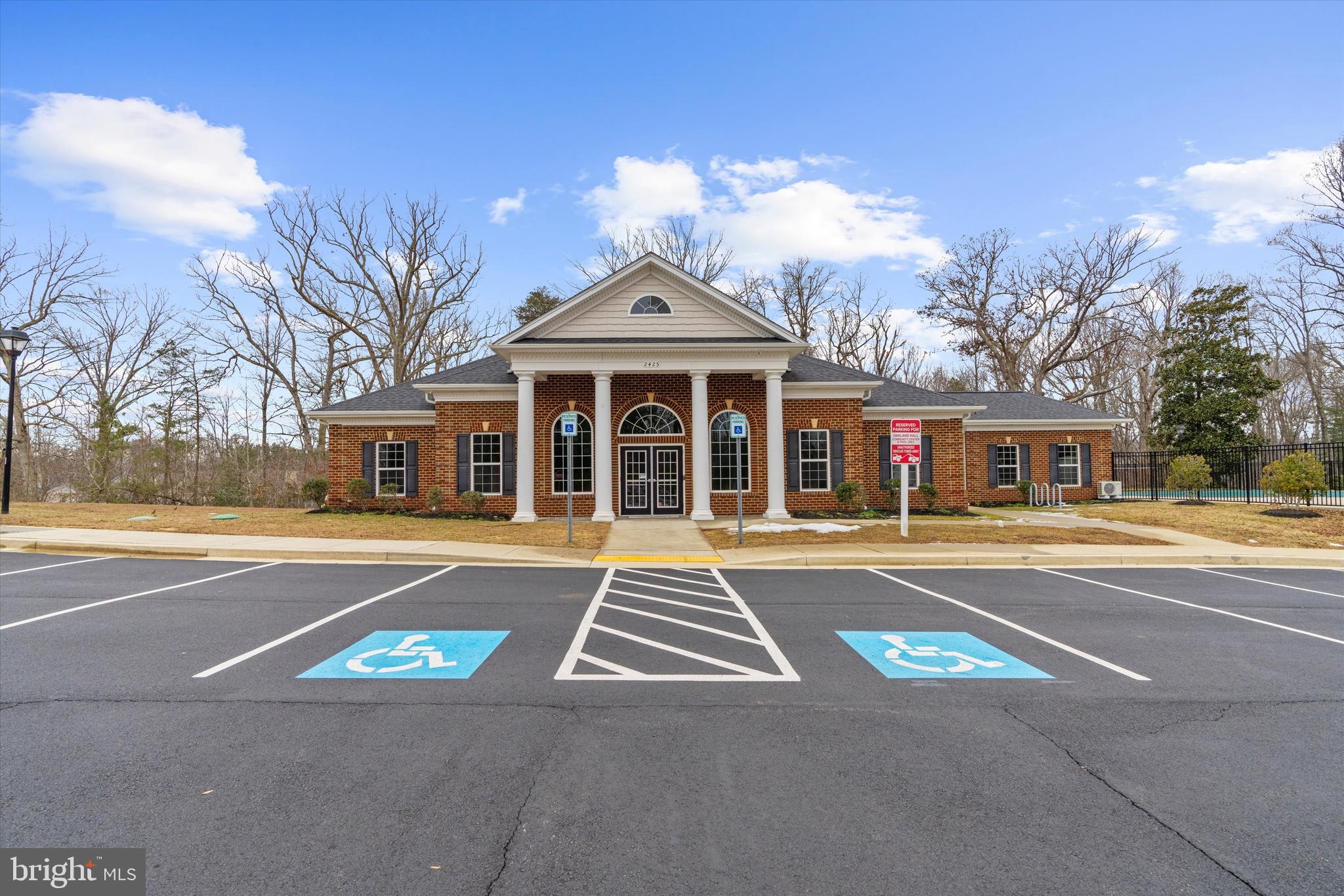 OAKLAND HALL - Residential