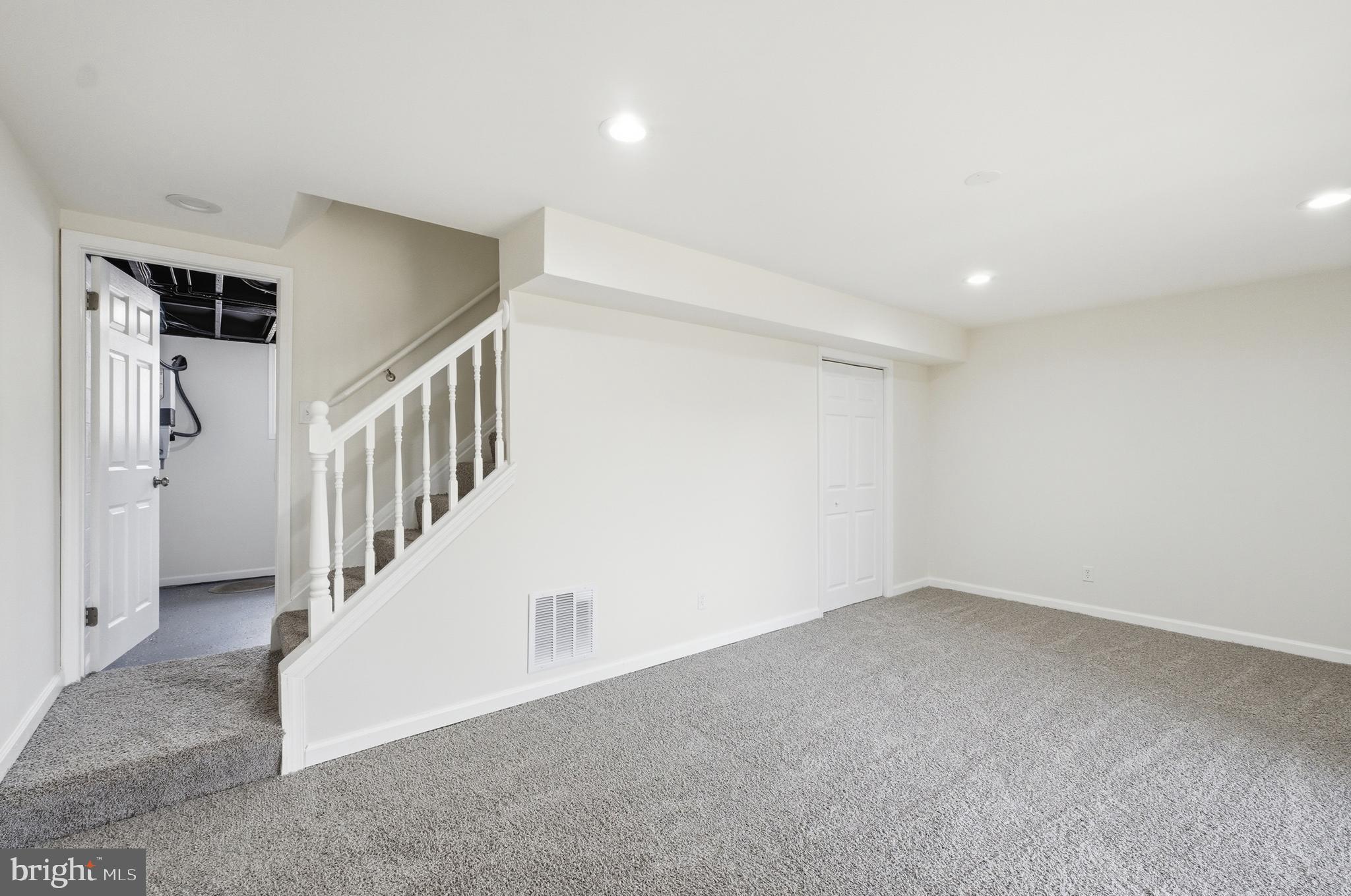 ELIZABETHS LANDING - Residential