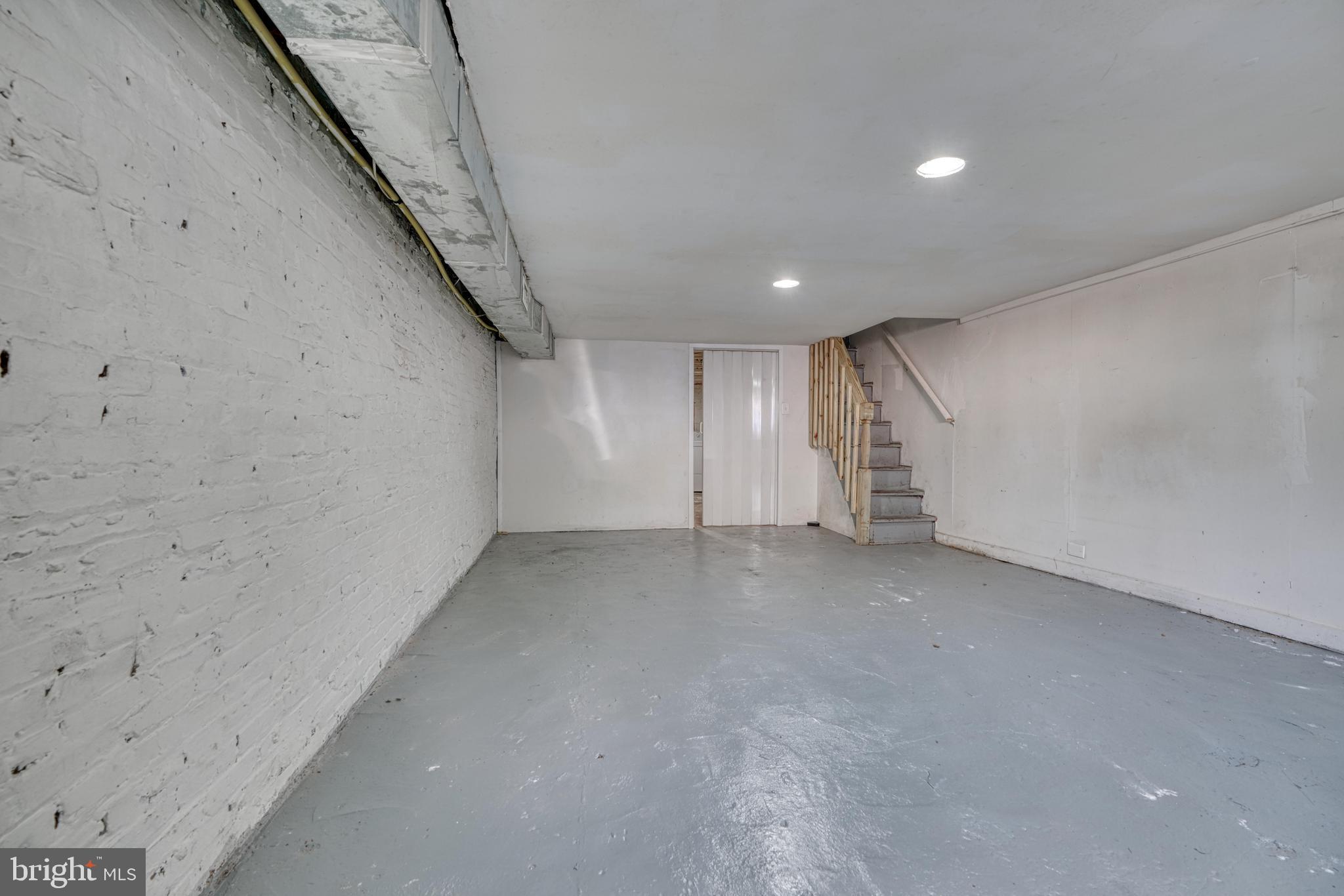 WASHINGTON VILLAGE - Residential