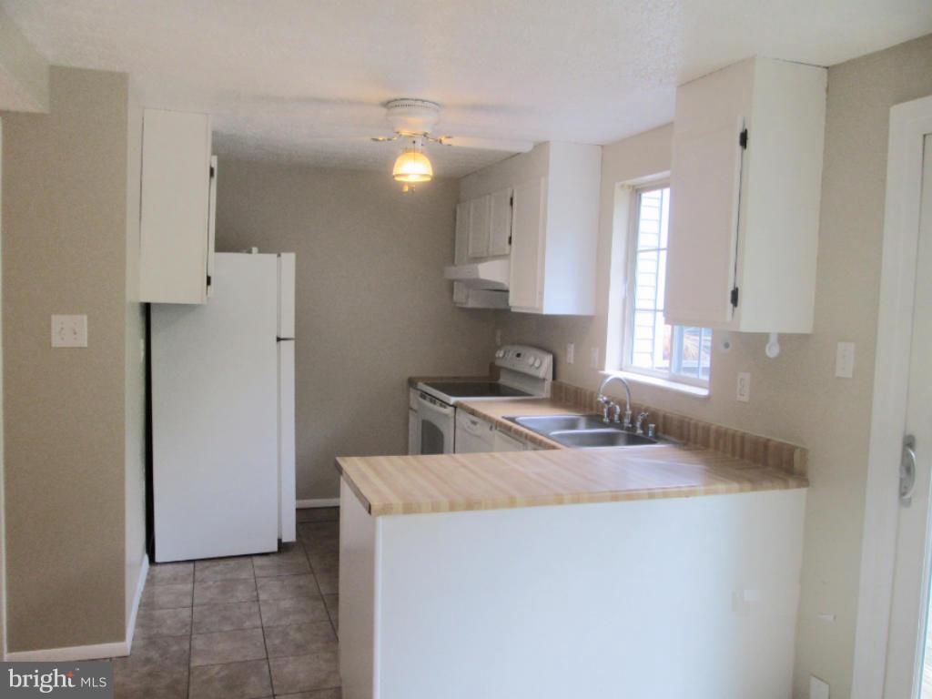 GERMANTOWN ESTATES - Residential Lease