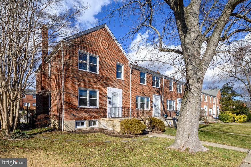 Perfectly renovated end of group townhome ready for you to move right in! Beautiful hardwood floors, open concept kitchen with new cabinets, granite countertops, stainless steel appliances etc! Fully finished lower level has bonus living space and full bathroom! Large backyard for your enjoyment. Set up a showing for this gem today! 600 credit score minimum. $50 app fee. Pets allowed on case by case basis