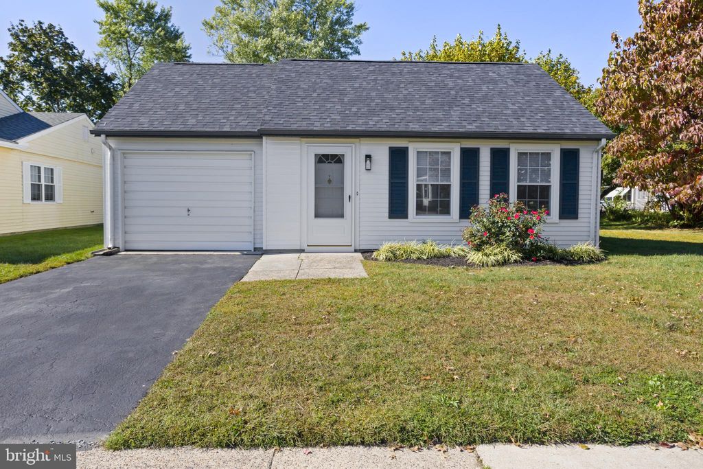 Photo of 115 Dorchester Drive, SOUTHAMPTON, NJ 08088 (MLS # NJBL2097190)