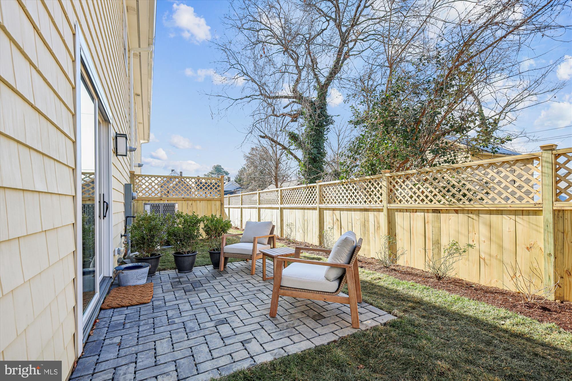 EASTON - Residential Lease