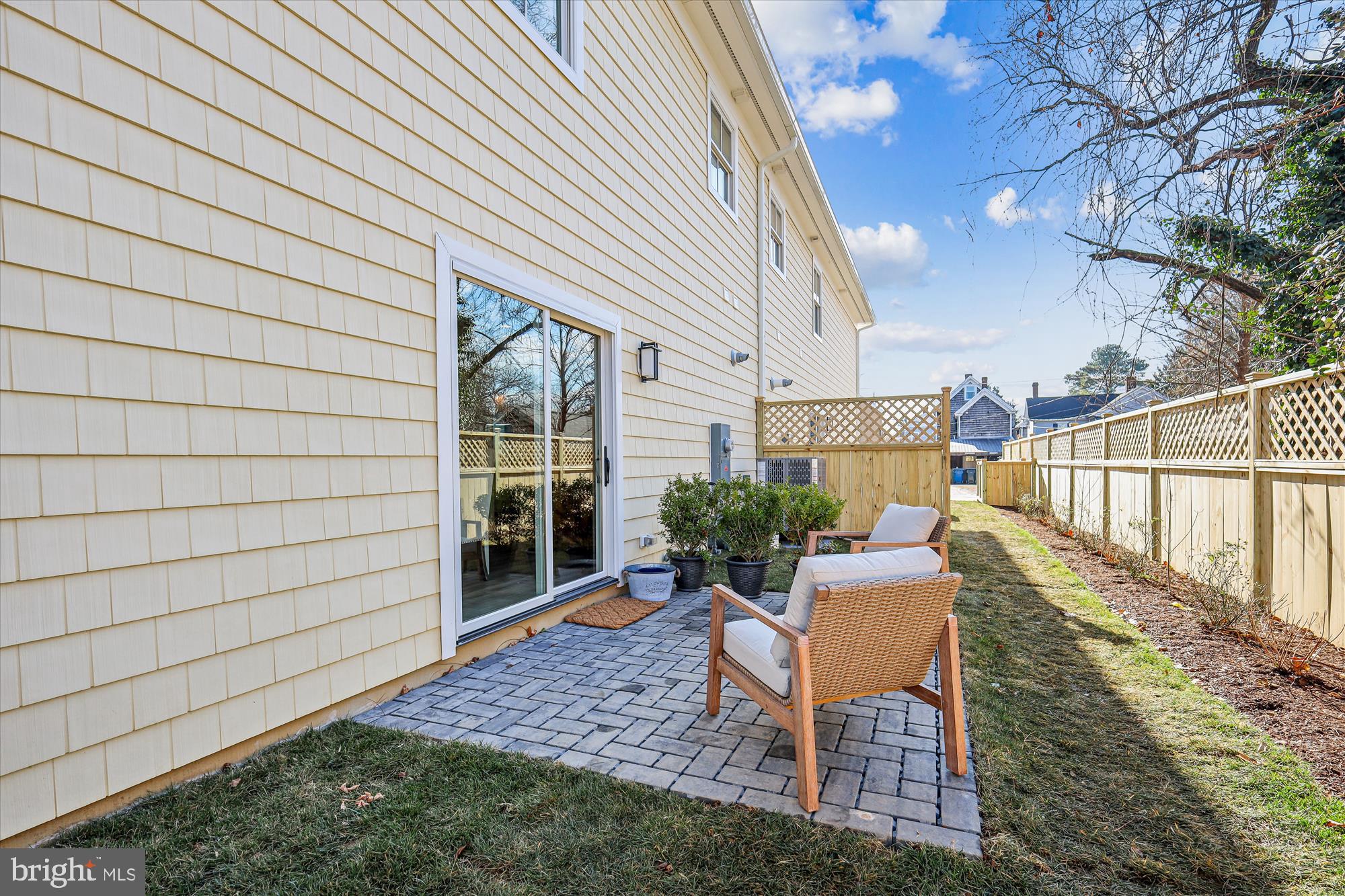 EASTON - Residential Lease