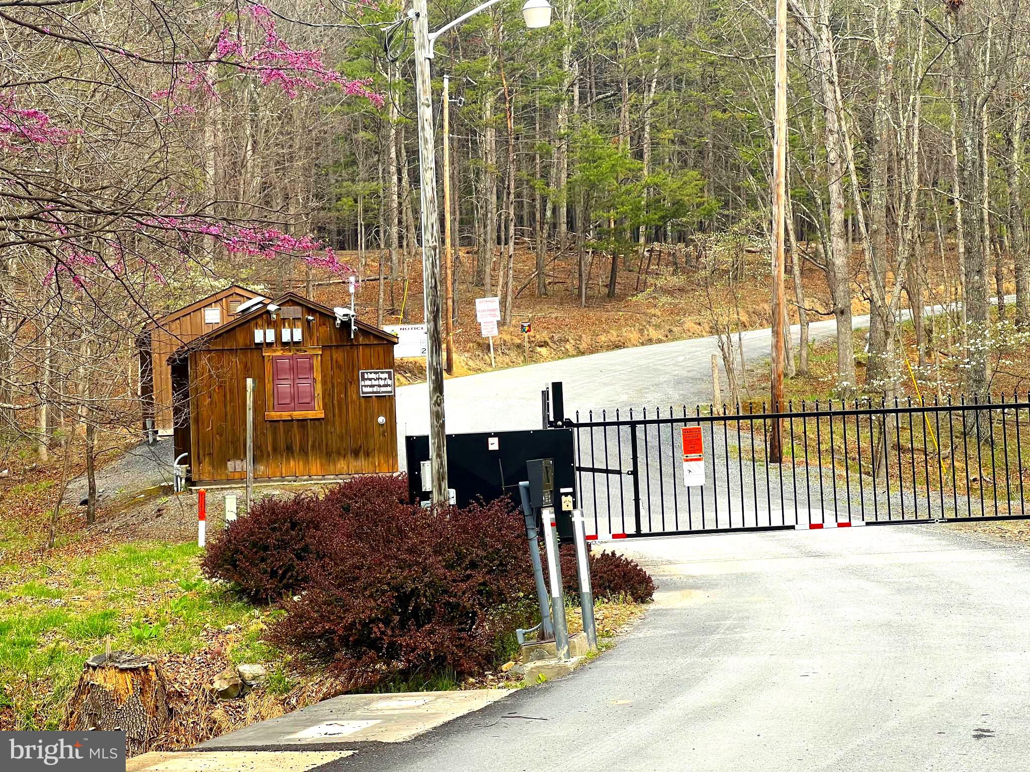 ASHTON WOODS - Land