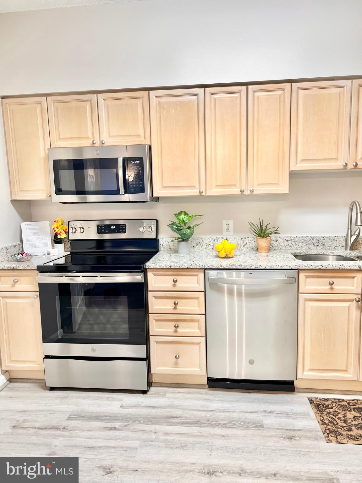 VANTAGE POINT EAST AT LEISURE WORLD - Residential