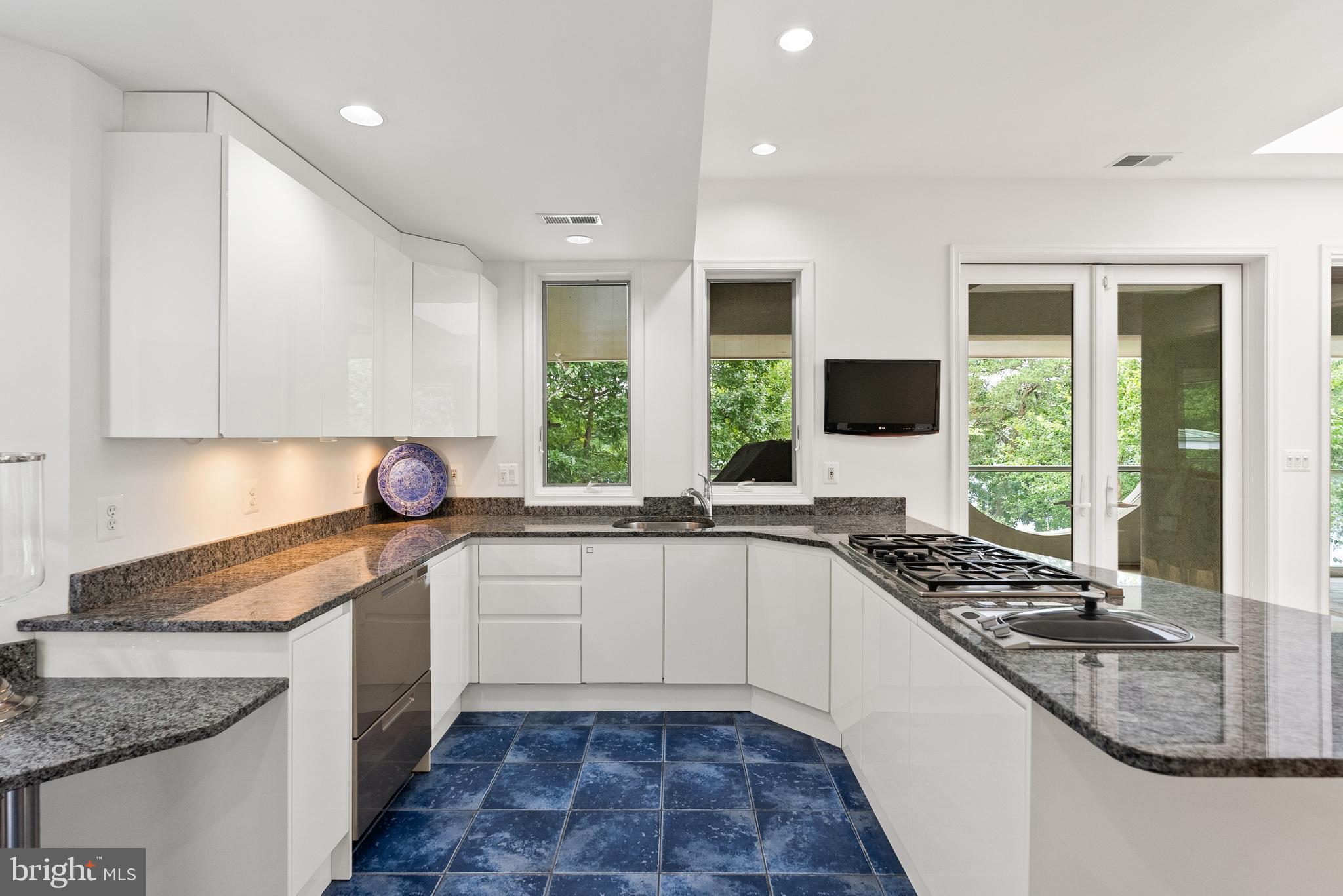 BARCROFT LAKE SHORES - Residential