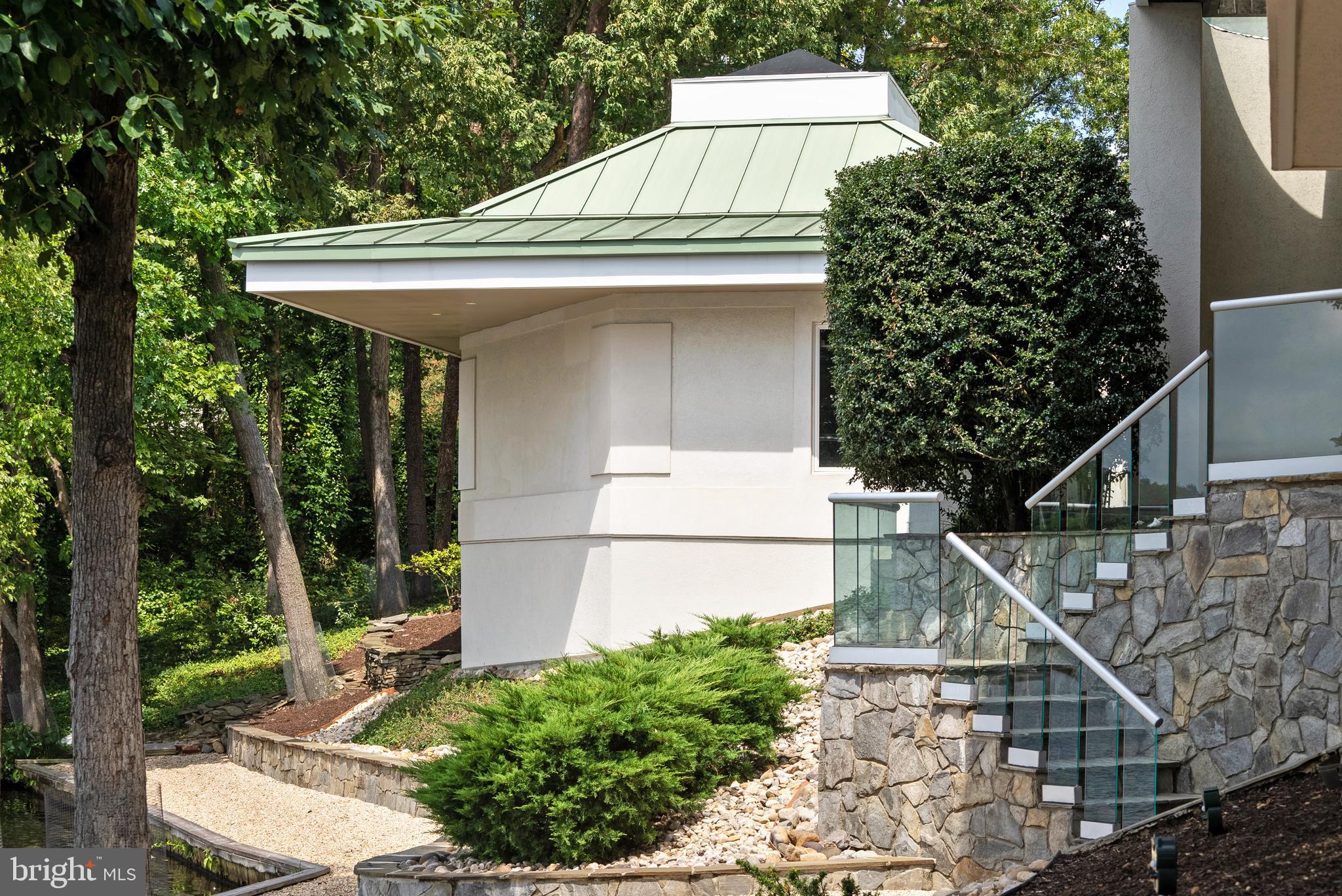 BARCROFT LAKE SHORES - Residential