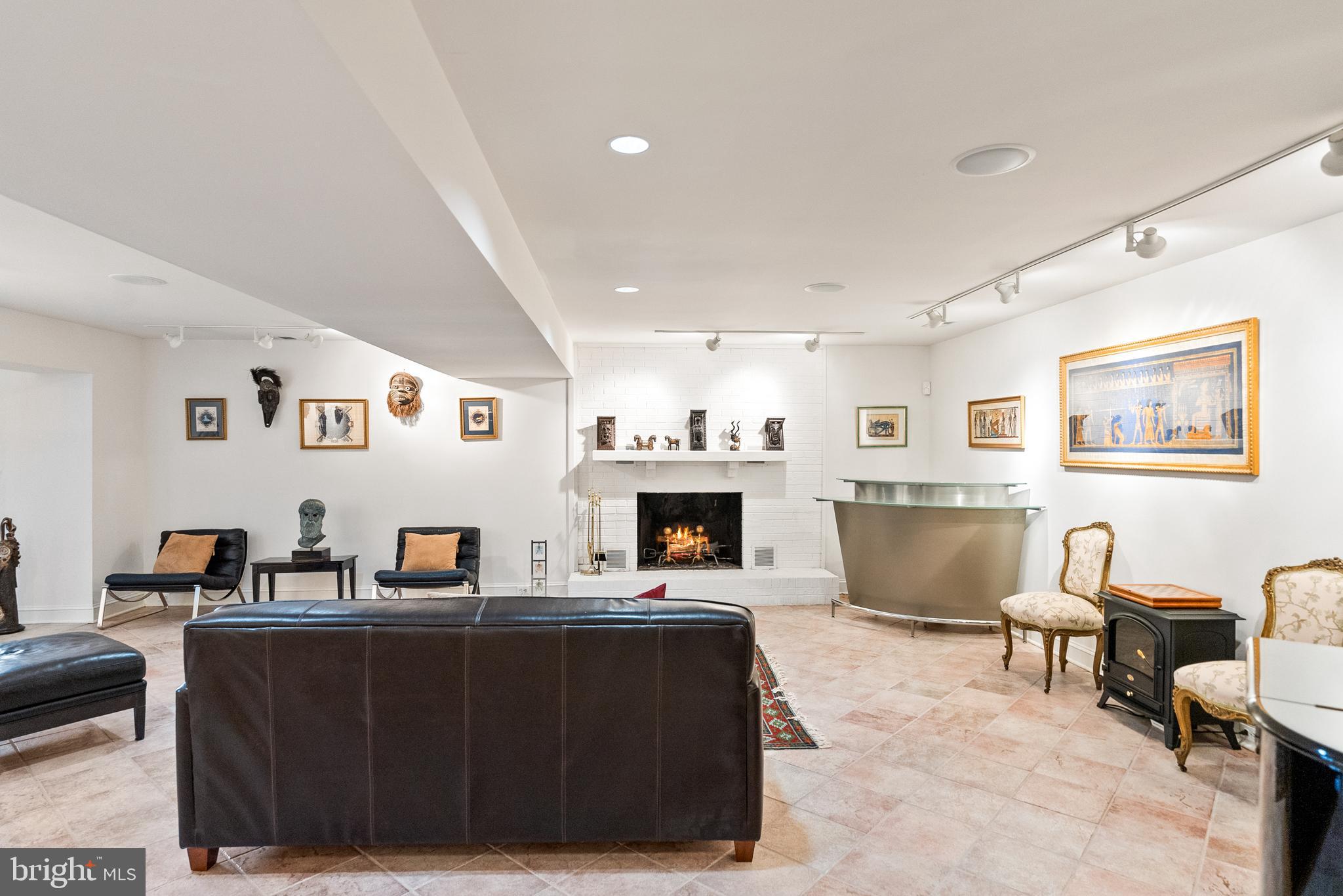 BARCROFT LAKE SHORES - Residential